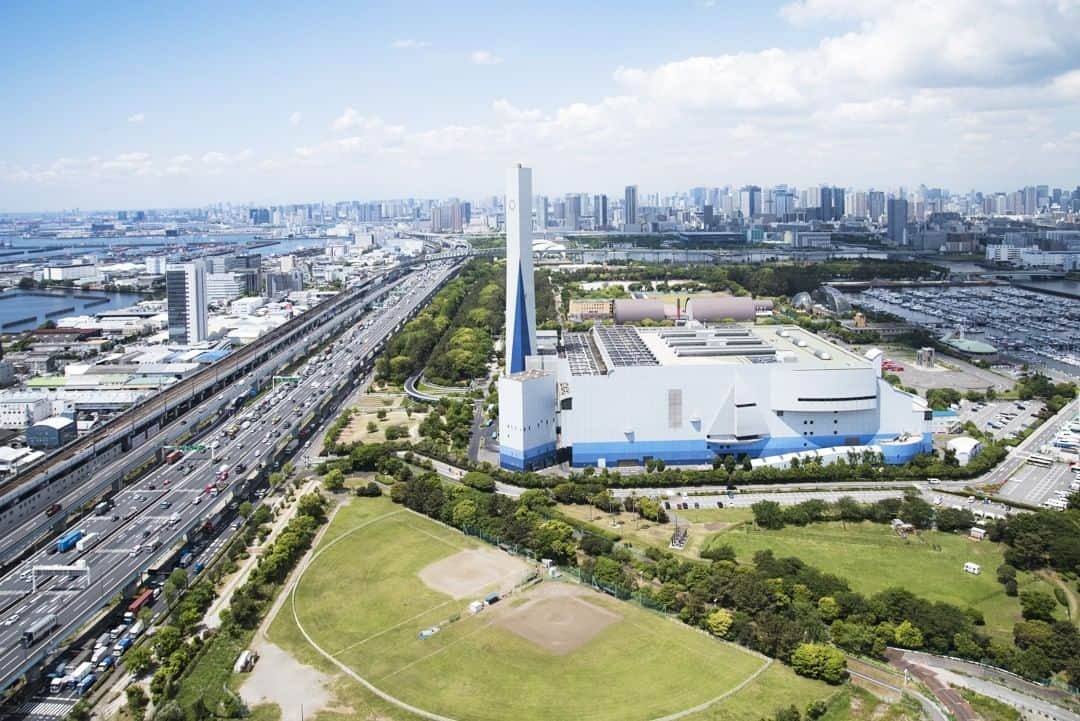 東京都庁広報課さんのインスタグラム写真 - (東京都庁広報課Instagram)「「新木場（江東区）／Shinkiba (2019.4.25撮影)」最寄駅：新木場駅 　#空撮 #航空写真 #東京湾岸 #清掃工場 #高速道路 #Expressway #夢の島  #beautifuldestinations #tokyotrip #tokyotravel #passionpassport #tokyojapan #instatokyo #loves_nippon #phos_japan #bestjapanpics #cooljapan #japan_of_insta #discovertokyo #photo_jpn #東京観光 #東京旅行 #illgrammers #景色 #お出かけ #東京 #Tokyo #东京 #도쿄 #tokyogood」6月21日 17時00分 - tocho_koho_official