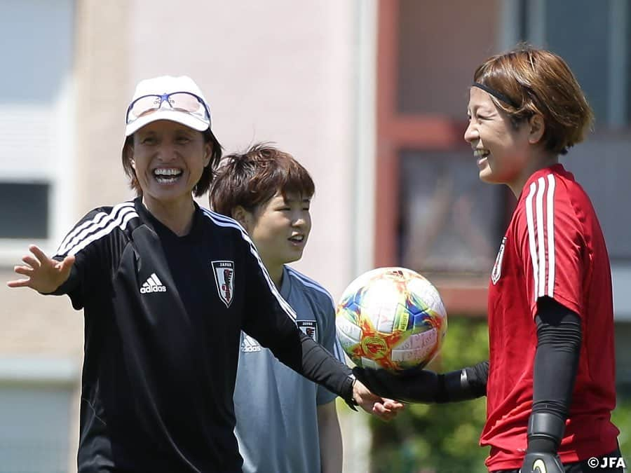 日本サッカー協会さんのインスタグラム写真 - (日本サッカー協会Instagram)「イングランド戦から一夜明けた6/20(木)、#なでしこジャパン は昨夜のスタメン組はリカバリー、サブ組はトレーニングを実施しました。ラウンド16のオランダ戦に向けて、着々と準備を進めます。 ・ ✍️JFA.jpでは、活動レポートを掲載中！ ・ ＜FIFA女子ワールドカップフランス2019＞ なでしこジャパン🇯🇵試合日程  6/10 25:00｜0-0アルゼンチン🇦🇷 6/14 22:00｜2-1 スコットランド🏴󠁧󠁢󠁳󠁣󠁴󠁿 6/20 04:00｜0-2イングランド🏴󠁧󠁢󠁥󠁮󠁧󠁿 6/26 04:00｜vsオランダ🇳🇱 📺フジテレビ系列、NHK BS、J SPORTSで生中継！ ・ #nadeshiko #世界のなでしこ #なでしこジャパン#FIFAWWC」6月21日 16時59分 - japanfootballassociation