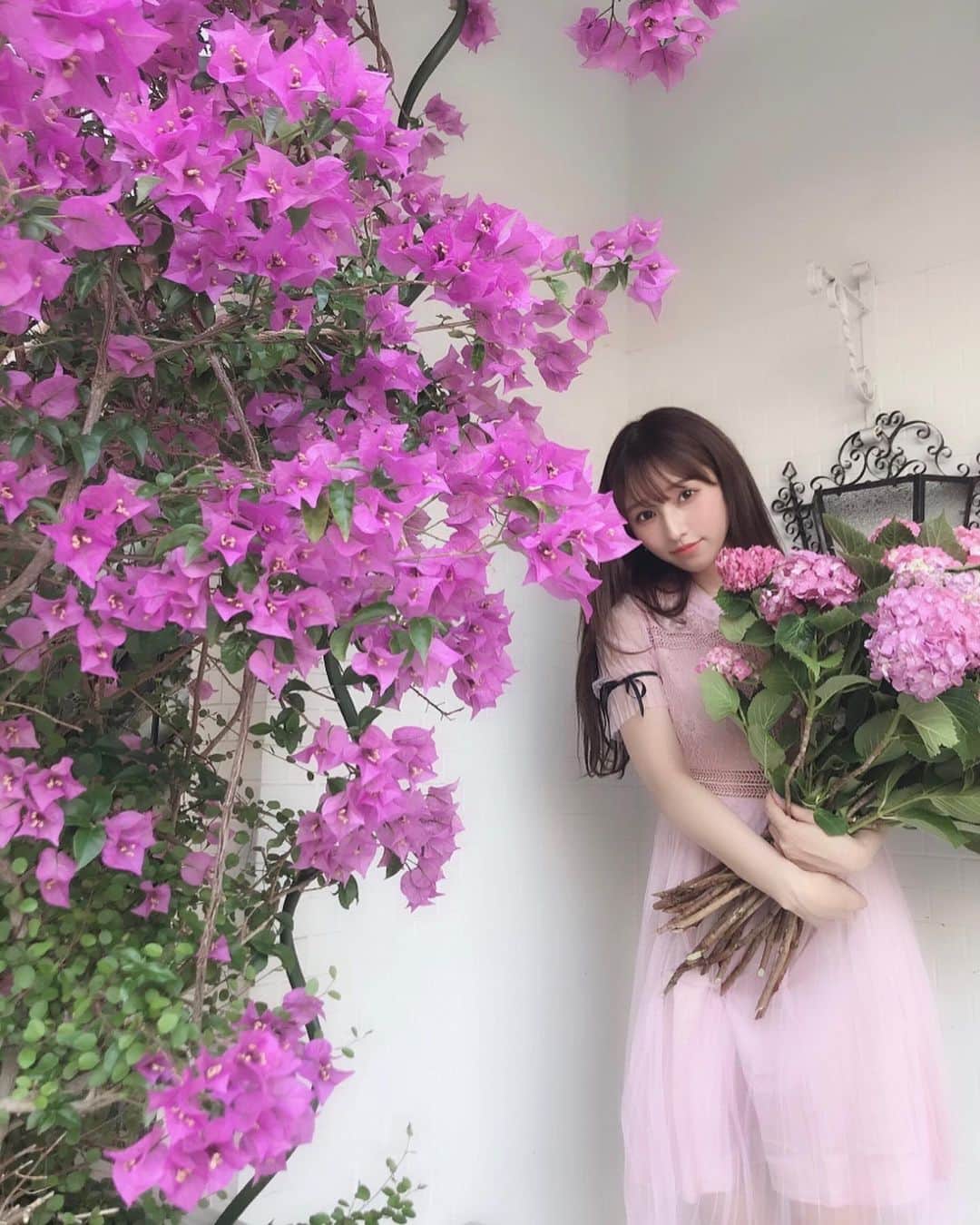 栗原紗英のインスタグラム：「June，20  23歳になりました。 当日のきのうは、生誕祭もあり 大好きなファンの皆さんメンバー家族に お祝いしていただけてとっても幸せでした！ 皆さんからのお祝いメッセージも、 たくさんいただき嬉しかったです...❤︎ いつもありがとうございます💐！！」