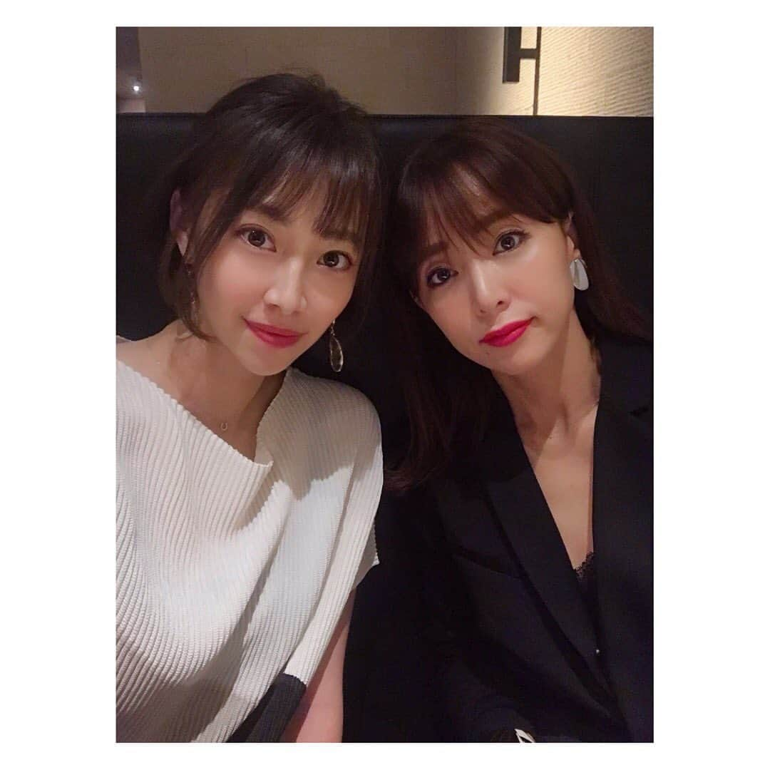 中村果生莉さんのインスタグラム写真 - (中村果生莉Instagram)「😍💕 . . 先日、ひっさびさにサヤさんと会えて、美味しいお食事と美味しいワイン🍷いただきました～♡ . . バタバタしてる毎日だけど、仕事とプライベートのメリハリをしっかり作れるようになってから  疲れても、寝不足でも、毎日充実☺️✨ . . こんな日があるから仕事頑張れるし、仕事があるからこんな日を存分に楽しめる。  また早く会いたすぎて、サクッとしか会えなそうな日でも、ムダにとりあえずkeep(笑) . . サヤさんいつもありがとうございます❤️❤️ . . 【ワイン情報】  ガッツリ重めの赤ワイン好きな方 は、この#prisonerwine は本当にオススメです♡  アメリカカリフォルニア州ナパヴァレーの#ジンファンデル を主体とした濃厚なワインです♪ . . ちょっとお値段は張るけどね。 (12000円くらいする·····笑)  美味しいよ(^^) たまにはワイン情報載せないと!!!笑 あんなに苦労して取ったのに!!! 知識がどんどん薄れてゆく恐怖!!!笑 . . #サヤ姉 #大好き #肉 #ワイン #幸せ #美味しい #wine #ワインエキスパート #ソムリエ」6月21日 17時03分 - kaori.nakamura_0226