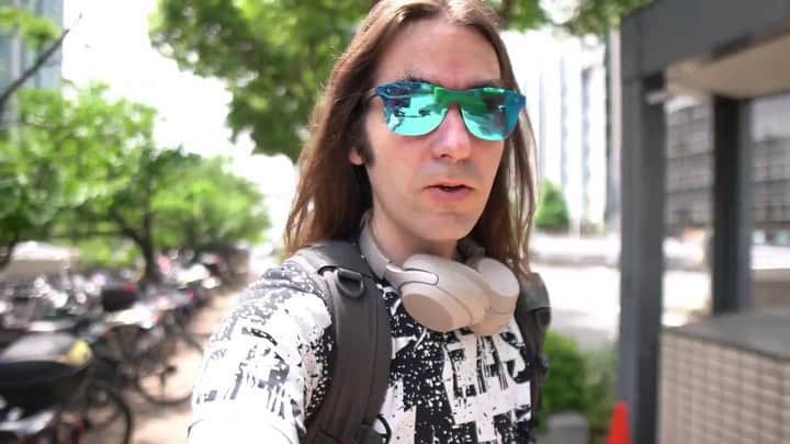 イルコ光の魔術師のインスタグラム：「よしそろそろ毎日投稿続けないと❗️今日はYouTubeにインスピレーション探す大事な方法の話アップしたので、是非チェックしてね、これはショートバージョンだけです❗️是非みなさんのコツも教えてくれたら嬉しいです❗️コメント待ってまーす❗️ . .  #TodayIs #ソニースクエア渋谷プロジェクト @sonysquaresp .  ちなみに、動画専用にInstagramアカウントもあるよ👉 @ilkovideo  新しい @ilkomobile アカウントにiPhoneで撮ってるポートレートもアップしますよ！いい光があればカメラ&レンズはなんでもいいと思います .  Sunglasses @asseneyewear . #SHIBUYA森山大道 #ポートレート #16mm #instagramjapan #Sony #東京カメラ部 #ig_today #igersjp #tokyocameraclub #instalike #instagramhub #team_jp_ #vscogoodshot #marvelshots #fotodome #portrait_perfection #iphonephotography #イルコ #光の魔術師 #ストリート #instagramhub #カメラ女子 #iphoneography  #lovers_nippon #ファインダー越しの私の世界 #写真好きな人と繋がりたい #portrait」