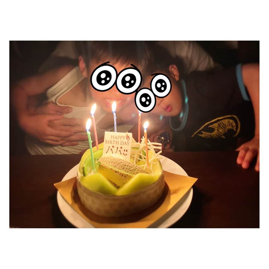 森田麻恵さんのインスタグラム写真 - (森田麻恵Instagram)「🎉Happy Birthday🎉  主人の大好物のカルボナーラを作ってお祝い！  この歳も、元気で我が家の守り主的な存在でいてください🤲  #誕生日 #誕生日ご飯 #晩御飯 #おうちごはん #料理 #カルボナーラ #カプレーゼ #香草レモンチキン #メロンケーキ  #happybirthday #birthday #hubby #birthdaydinner #birthdaycake  #cookkikg #instafood #foodstagram」6月21日 17時14分 - morita_mae