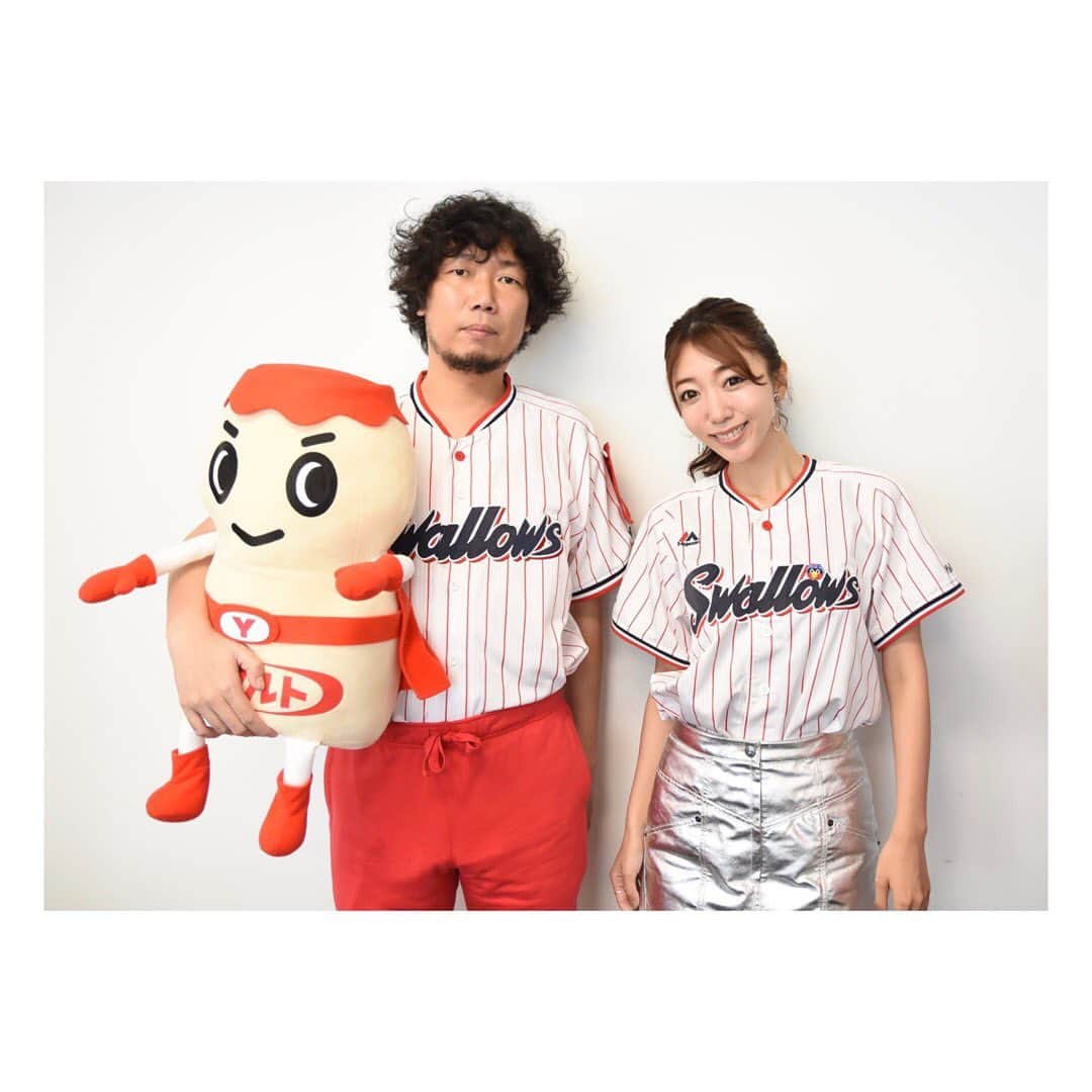 のインスタグラム：「6年連続の始球式⚾️✨ ・ 東京ヤクルトスワローズ大応援スペシャル🎉TOKYO FMスカロケデー❣️ ・ ・ ・ リスナーのみなさん、17時30分には着席を😋🚀 ・ ・ ・ Go!Go!Swallows!! ・ ・ ・ #プロ野球 #交流戦  #始球式 #tokyofm  #スカロケ  #スカロケデー  #ヤクルト #タフマンリフレッシュ #swallows #マンボウやしろ #浜崎美保」