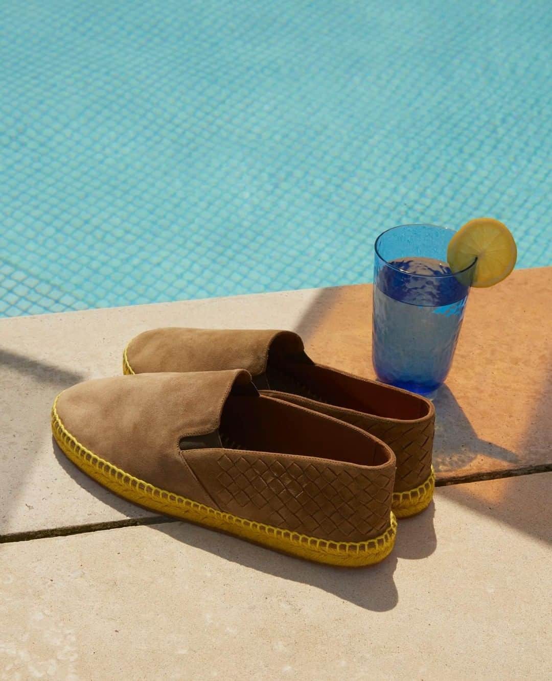 MR PORTERのインスタグラム：「To celebrate the (official) start of summer, we offering  20% off new-season items with code JUNE 21 at checkout. So, that's your summer packing sorted 🧳﻿ ﻿-﻿ Head to the link in bio. to shop our favourite summer pieces. #MRPORTER」