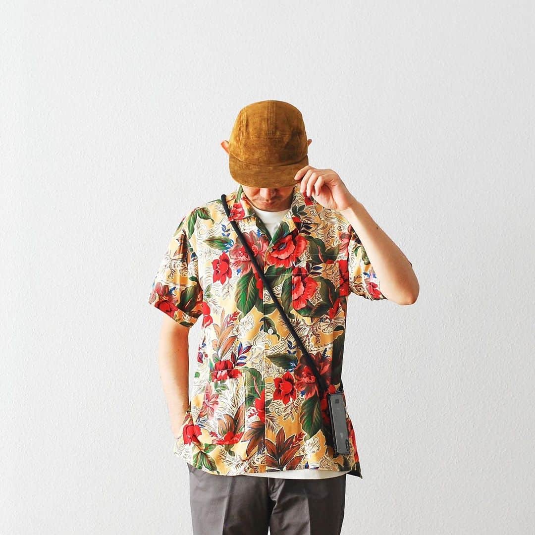 wonder_mountain_irieさんのインスタグラム写真 - (wonder_mountain_irieInstagram)「_ Engineered Garments / エンジニアードガーメンツ "Camp Shirt -Hawaiian Floral-" ¥30,240- _ 〈online store / @digital_mountain〉 http://www.digital-mountain.net/shopdetail/000000009060/ _ 【オンラインストア#DigitalMountain へのご注文】 *24時間受付 *15時までのご注文で即日発送 *1万円以上ご購入で送料無料 tel：084-973-8204 _ We can send your order overseas. Accepted payment method is by PayPal or credit card only. (AMEX is not accepted)  Ordering procedure details can be found here. >>http://www.digital-mountain.net/html/page56.html _ #NEPENTHES #EngineeredGarments #ネペンテス #エンジニアードガーメンツ cap→ #henderscheme ￥16,200- pants→ #itten. ￥27,000- mobile strap→ #EPM ￥7,344- _ 本店：#WonderMountain  blog>> http://wm.digital-mountain.info/blog/20190617-1/ _ 〒720-0044 広島県福山市笠岡町4-18  JR 「#福山駅」より徒歩10分 (12:00 - 19:00 水曜定休) #ワンダーマウンテン #japan #hiroshima #福山 #福山市 #尾道 #倉敷 #鞆の浦 近く _ 系列店：@hacbywondermountain _」6月21日 17時37分 - wonder_mountain_