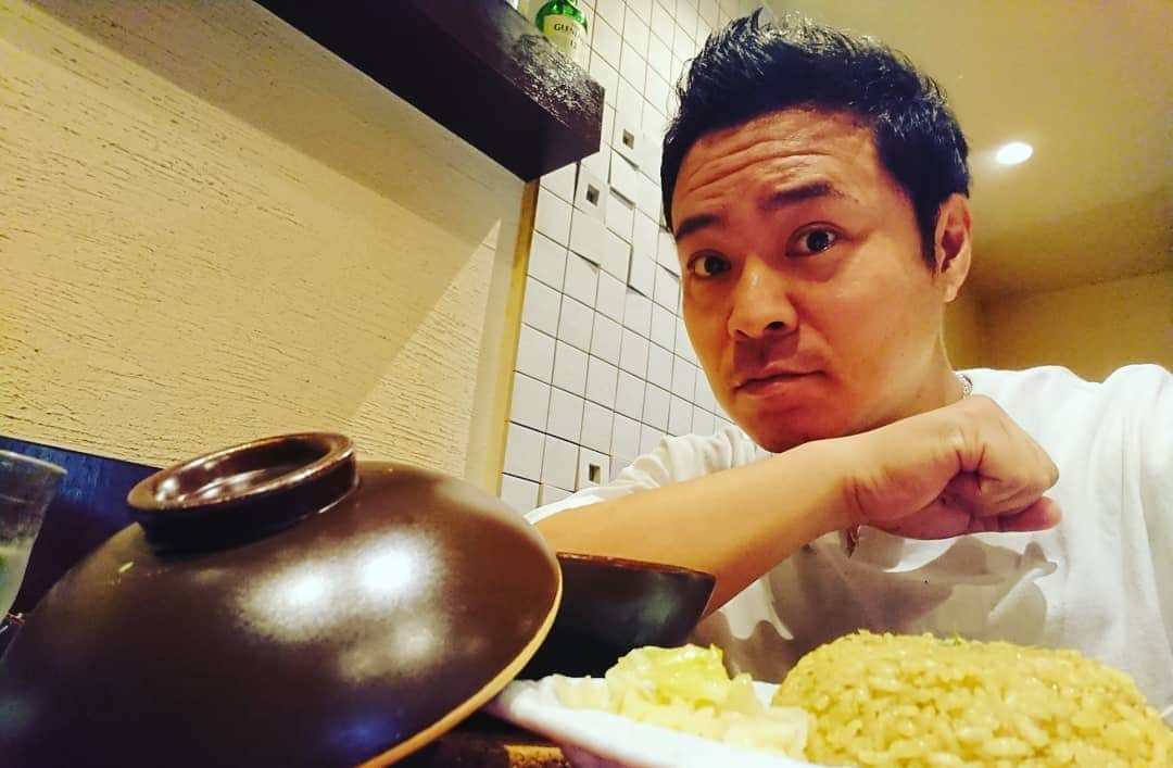 高井俊彦さんのインスタグラム写真 - (高井俊彦Instagram)「【今日のカレー🍛✨】 南船場にある行列の出来る名店『橋本屋』☺️ 目の前でスパイス配合してくれるので薫りたつルー‼️ 土鍋で出てくるので冷めない‼️ 途中でトマト、温泉玉子を崩して食べると風味が変わる‼️‼️ 絶品やがな⤴️⤴️⤴️」6月21日 17時39分 - takai_toshihiko