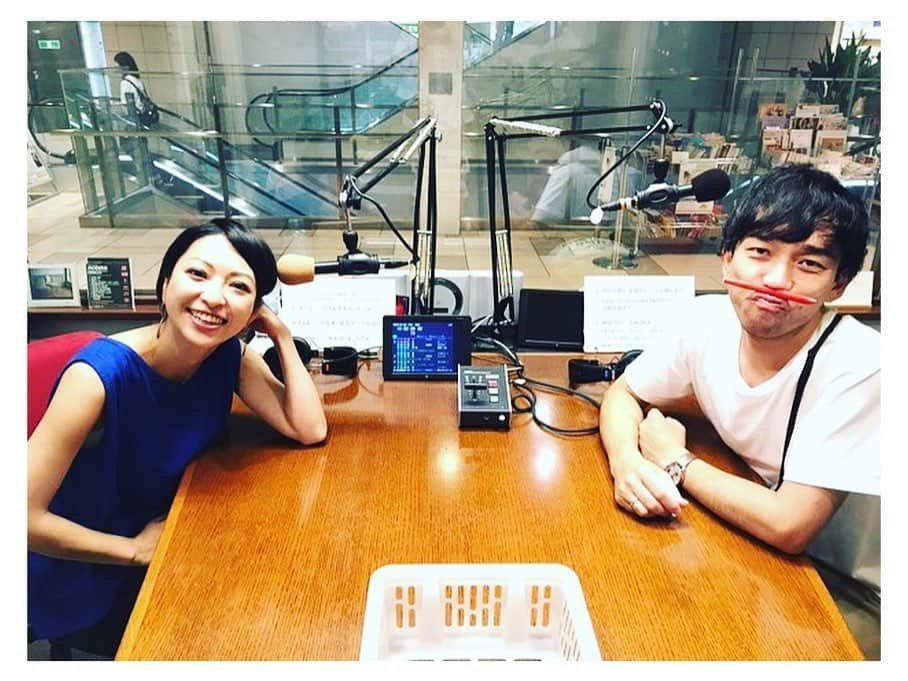 kainatsuさんのインスタグラム写真 - (kainatsuInstagram)「ひとつ前の投稿に「ありがとうございます」の大行列・・。 みんな悪ふざけがすぎる！笑  そしてその先導を切りやがったこの方と今日も公開生放送でした😝  いつも通り喋り倒して死ぬほど笑った3時間。また来週ー！！」6月21日 17時41分 - natsugram_life