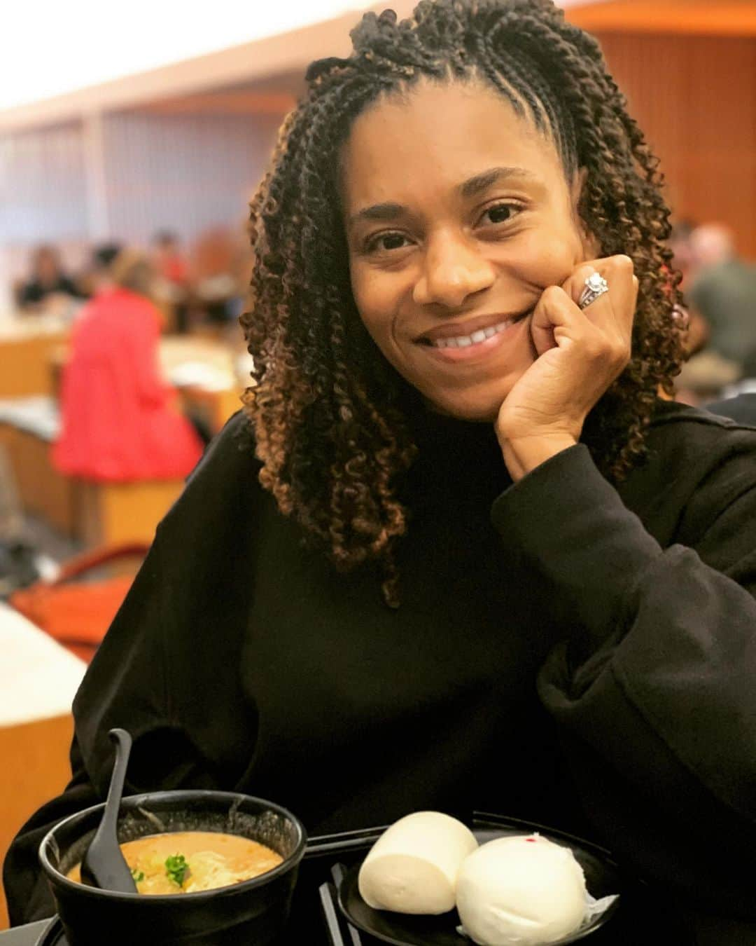 Kelly McCrearyさんのインスタグラム写真 - (Kelly McCrearyInstagram)「Flashback to one more snack before we hit the road. 🤤 @cathaypacific #hongkong #cathaypacific #movebeyond #travelpartner @howelltalentrelations」5月29日 1時20分 - seekellymccreary