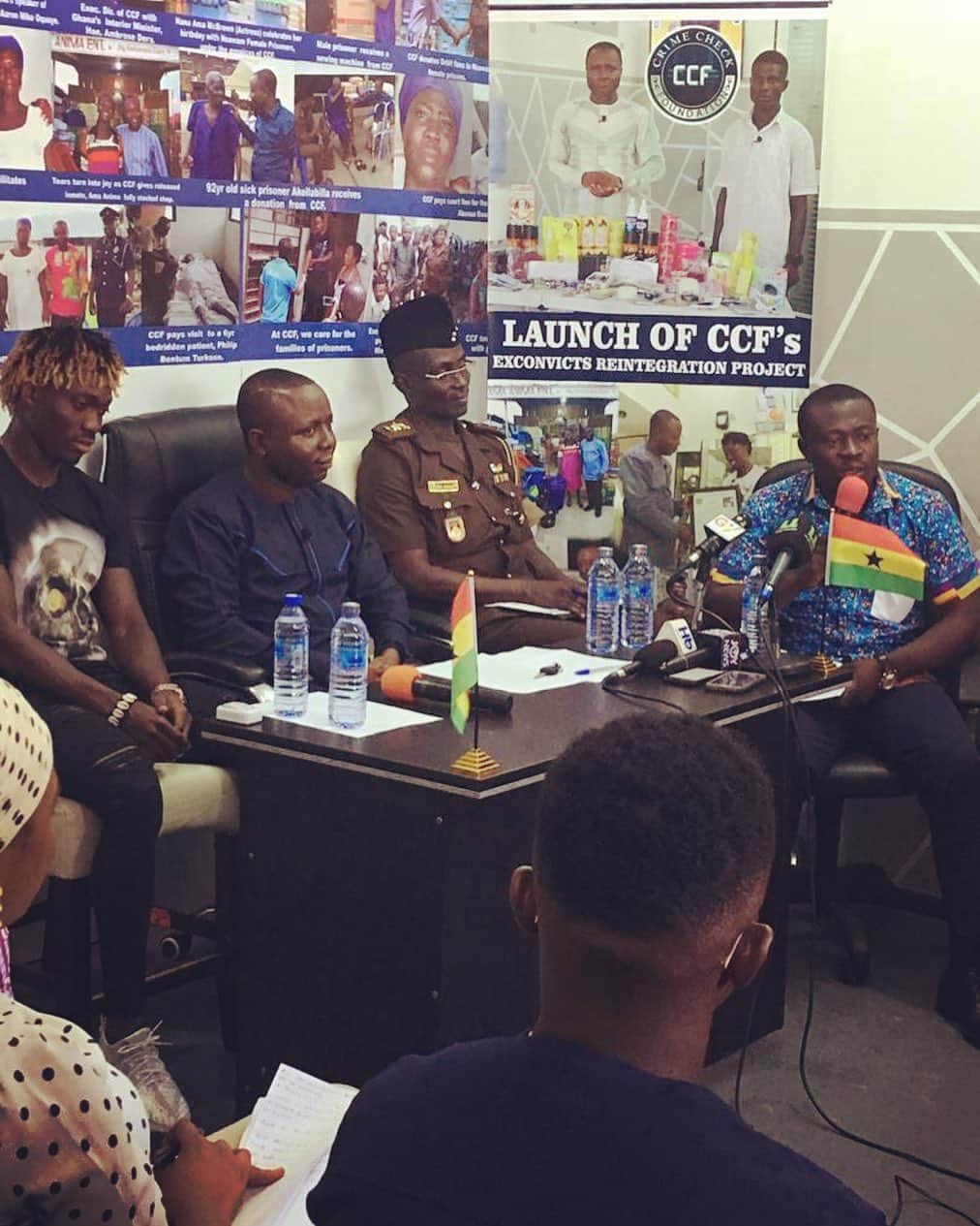 クリスティアン・アツのインスタグラム：「Today I visited Crime Check Foundation to launch the Ex-convicts Reintegration Project. We are believing the government to pass into law, The Non Custodial sentencing bill. God bless 🇬🇭 🙏❤️」