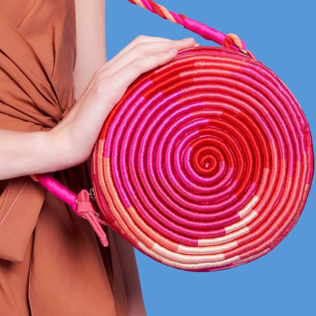アクセサライズのインスタグラム：「Put your style in a spin with our Rosa round cross-body bag. Featuring a tonal spiral of radiant threads, this circle bag guarantees to add the impact to your looks. 🔍: 6908247000  Tap the link in the bio to shop now.  #Accessorize」