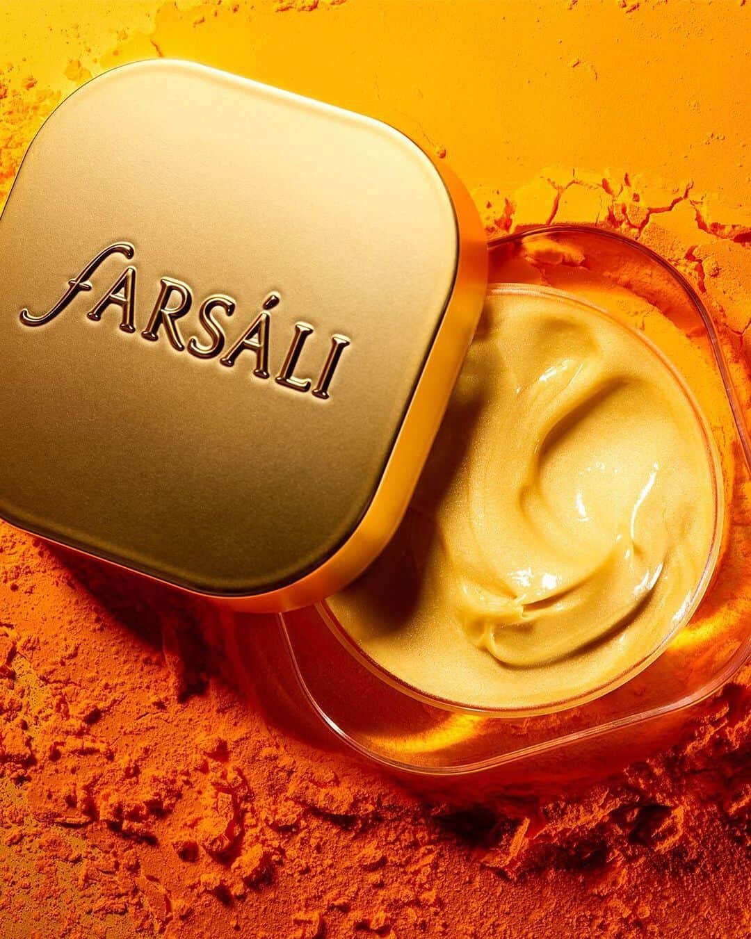 セフォラさんのインスタグラム写真 - (セフォラInstagram)「Tip Tuesday: From cooking to supplements to cosmetics, turmeric, or “haldi” in Hindi, has been a go-to staple in Indian culture for thousands of years. Find it in @FARSALICare’s new, antioxidant-packed Haldi Turmeric Eye Cream—it helps brighten and color-correct dark circles while reducing puffiness 🧖🏽‍♀️🧡✨ Only at Sephora.」5月29日 1時34分 - sephora