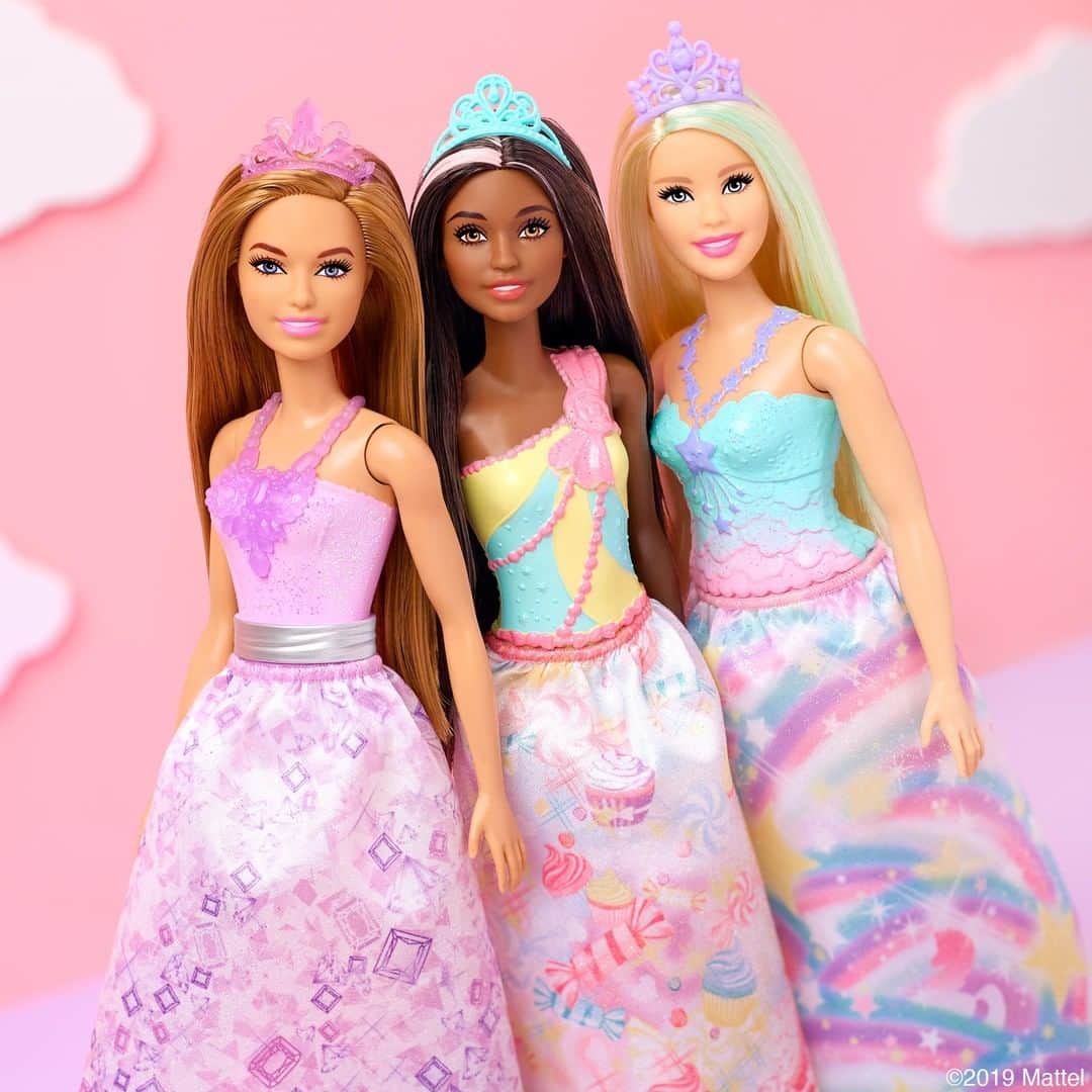 バービーさんのインスタグラム写真 - (バービーInstagram)「Playtime is always magical with the #Barbie Dreamtopia Princess Doll! ✨🌈 ✨With colorful hair and a shimmering skirt, this dreamy collection is sure to make her imagination shine!」5月29日 1時35分 - barbie