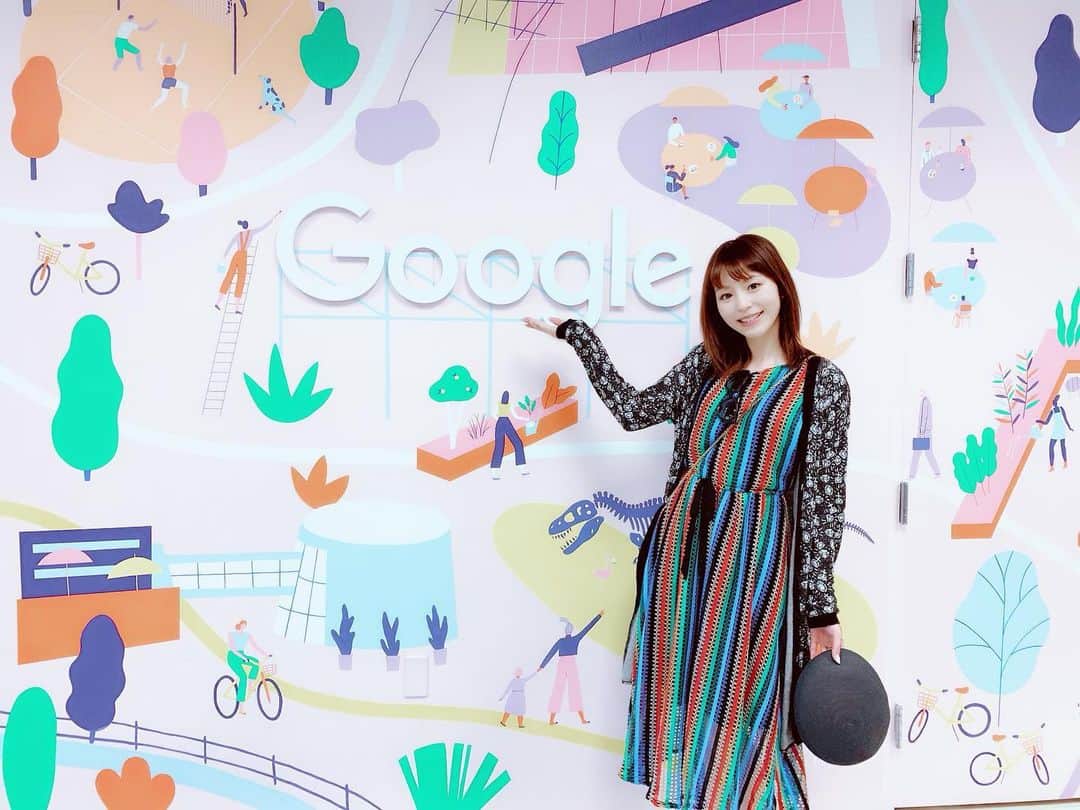 平野綾さんのインスタグラム写真 - (平野綾Instagram)「Google本社です🌈﻿ ﻿ 来てみてびっくりしたのは、﻿ 自分があまりにもGoogle色だったこと笑笑‼︎﻿ ﻿ 本当に偶然着ていったワンピがGoogleカラーで、﻿ 全身Googleの宣伝みたいになってました🤣﻿ ﻿ 旅先ではいつもGoogle先生にお世話になるので(主にGoogle Maps)、﻿ 全身で日頃の感謝を表してみました笑✨﻿ ﻿ ﻿ ﻿ #google #sanjose #siliconvalley﻿ #ayahirano #平野綾」5月29日 1時46分 - a_ya.hirano