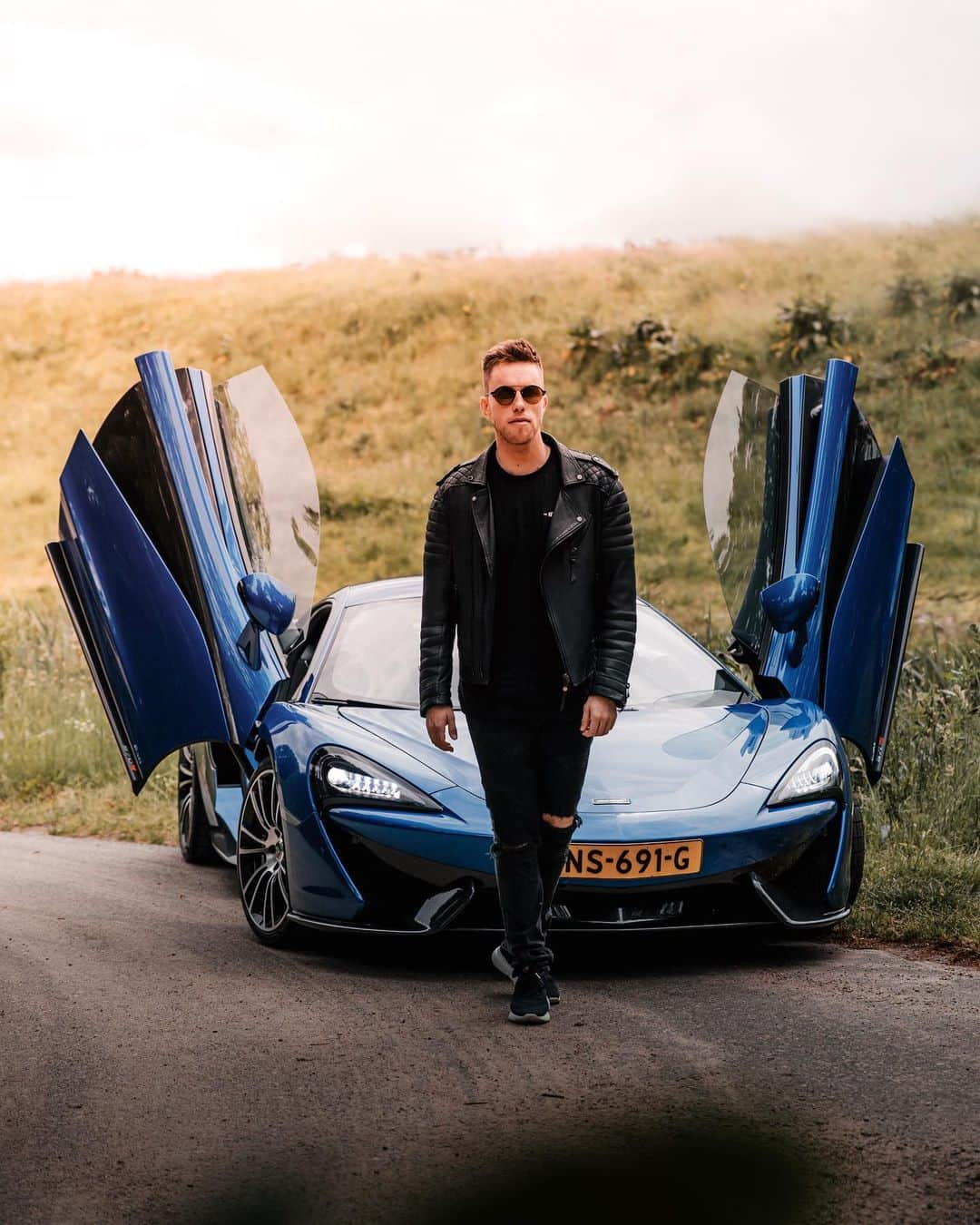 ニッキー・ロメロさんのインスタグラム写真 - (ニッキー・ロメロInstagram)「Who’s in for a ride? 🙉」5月29日 1時54分 - nickyromero