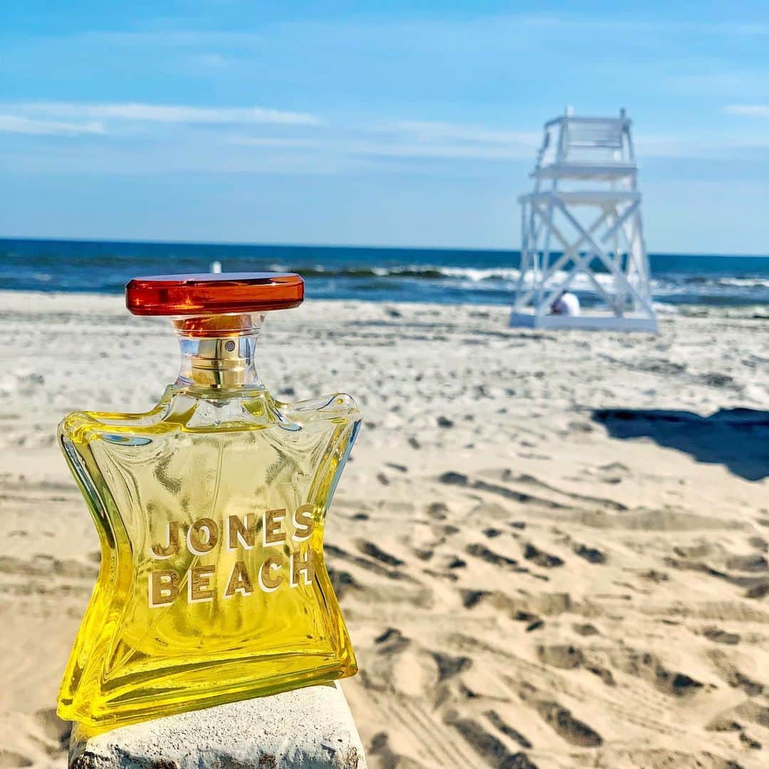 ボンド・ナンバーナインさんのインスタグラム写真 - (ボンド・ナンバーナインInstagram)「Memorial Day marks the beginning of summer, and we’re celebrating with our newest fragrance. With your purchase of Jones Beach plus any other item (excluding lipstick refills), you qualify for a complimentary 100 ml refill on bondno9.com!  #bondno9 #bondno9ny #newyork #newyorkcity #nyc #jonesbeach #longisland #beach #summer #weekend #fragrance #perfume #love」5月29日 1時56分 - bondno9ny