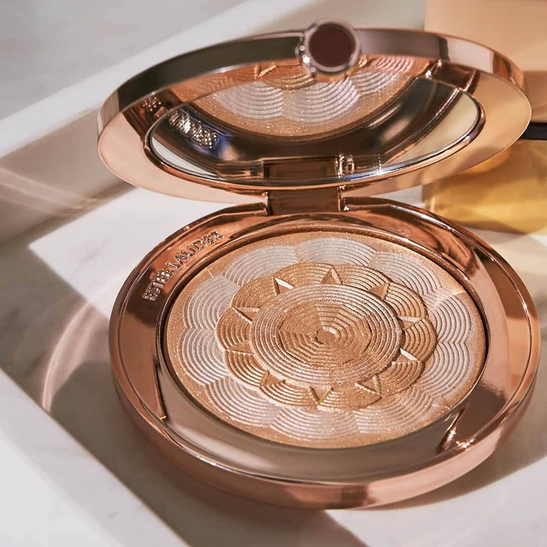 エスティローダーさんのインスタグラム写真 - (エスティローダーInstagram)「Take a sultry approach to glowing skin with #BronzeGoddess Illuminating Powder Gelée in #HeatWave 🔥  #highlighter #bronzer #glow #glowingskin」5月29日 2時00分 - esteelauder