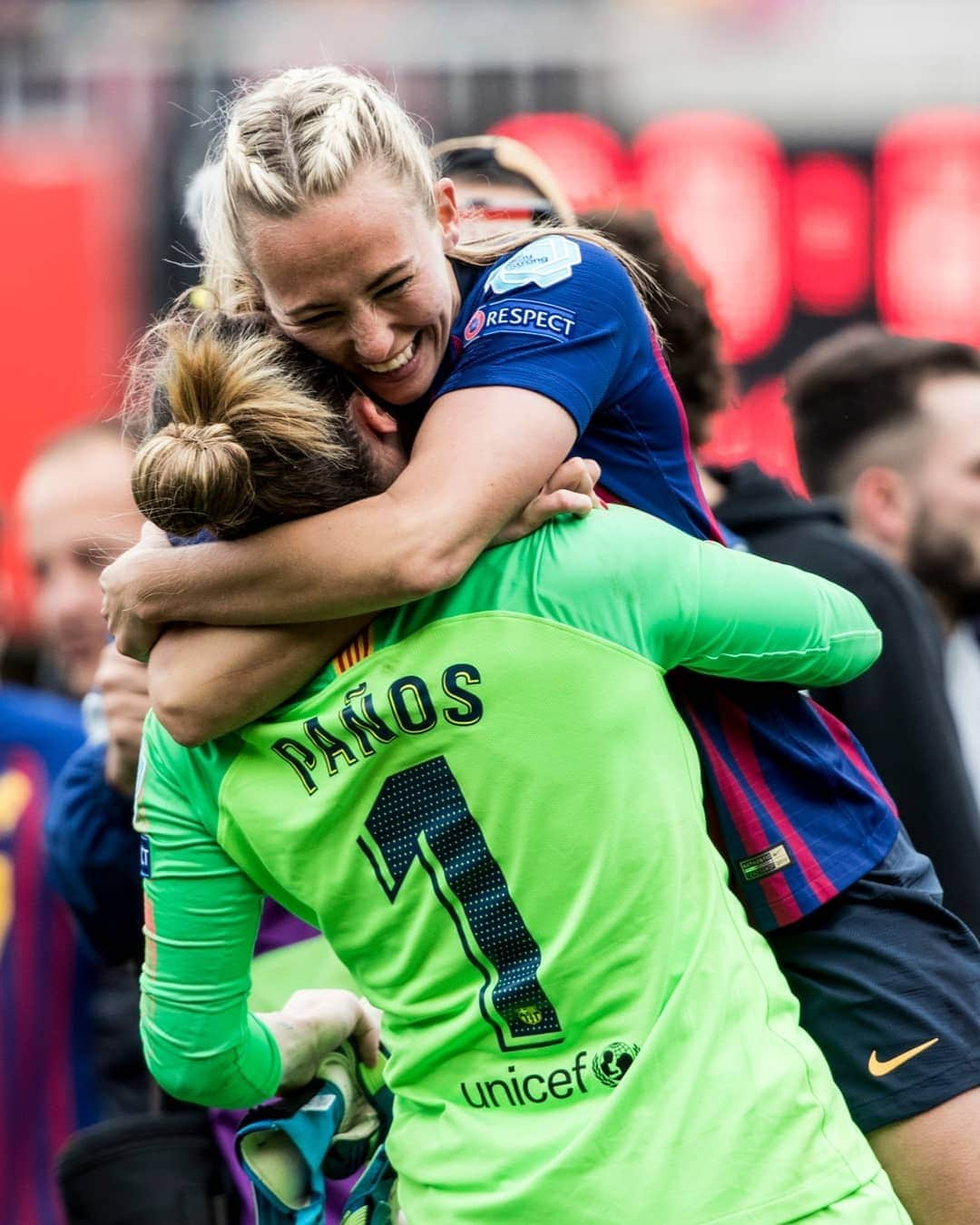 FCバルセロナさんのインスタグラム写真 - (FCバルセロナInstagram)「🙌 @fcbfemeni , the team with the most players at the World Cup 🙌 El Barça Femenino, el equipo con más mundialistas 👏 El Barça Femení, l’equip amb més mundialistes 👏 🔵🔴 #WeAreFootballers」5月29日 2時02分 - fcbarcelona