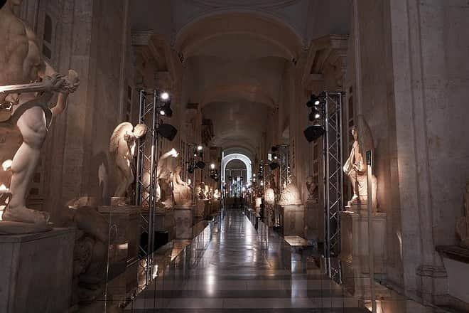 グッチさんのインスタグラム写真 - (グッチInstagram)「Inside the show space at the Capitoline Museums @museiincomuneroma for the unveiling of the #GucciCruise20 women’s and men’s collection designed by @alessandro_michele. Stream the show live at 8:00pm CET on #Gucci’s @instagram, @youtube, @twitter, @facebook and on the Gucci App. #AlessandroMichele “Car seule l'antiquité païenne éveillat mon désir, parce que c'était le monde d'avant, parce que c'était un monde aboli.” “Only pagan antiquity awakened my desire, because it was an advanced world, because it was an abolished world.” Quote from Paul Veyne’s ‘Et dans l’éternité je ne m’ennuierai pas’ © Editions Albin Michel 2014」5月29日 2時05分 - gucci