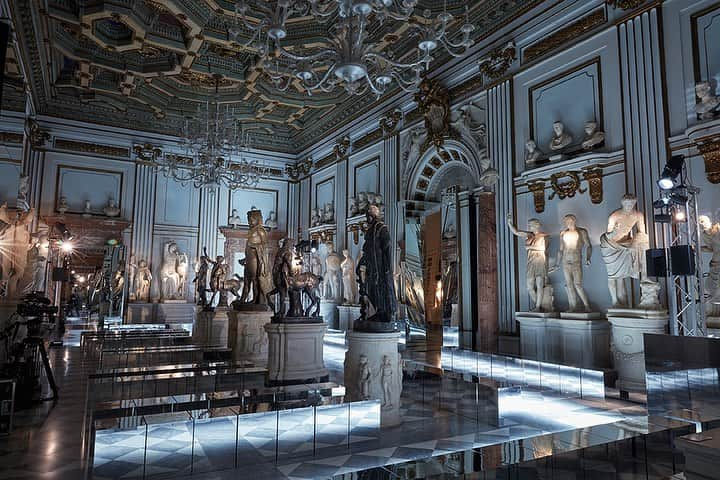 グッチさんのインスタグラム写真 - (グッチInstagram)「Inside the show space at the Capitoline Museums @museiincomuneroma for the unveiling of the #GucciCruise20 women’s and men’s collection designed by @alessandro_michele. Stream the show live at 8:00pm CET on #Gucci’s @instagram, @youtube, @twitter, @facebook and on the Gucci App. #AlessandroMichele “Car seule l'antiquité païenne éveillat mon désir, parce que c'était le monde d'avant, parce que c'était un monde aboli.” “Only pagan antiquity awakened my desire, because it was an advanced world, because it was an abolished world.” Quote from Paul Veyne’s ‘Et dans l’éternité je ne m’ennuierai pas’ © Editions Albin Michel 2014」5月29日 2時05分 - gucci