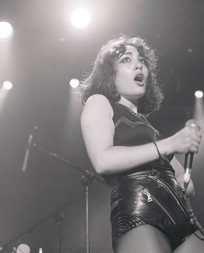 キティー・デイジー＆ルイスのインスタグラム：「Happy birthday to sister, mother, daughter, crazy drummer and rock and roller @daisy.rowan.durham ain’t nobody on this planet that can smash that drum like you! 🎈」