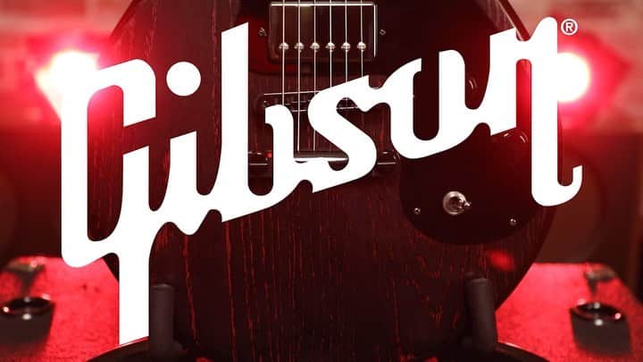 マイケル・クリフォードのインスタグラム：「beyond proud & excited to announce my signature custom guitar with @gibsonguitar!  thank you so much to everyone on the Gibson team for helping execute my vision in creating my perfect guitar  a big thank you to everyone who inspired me to pick up a guitar in the first place, without any of them I would not be here for a fact.  this is a really special moment for me and I’ve wanted this for longer than you can imagine, I honestly can’t even believe this is my life and I get to do this  I hope that someone picks up this guitar and feels inspired to create the best band the world has ever seen  I have no words. thank you🙏🏻🙏🏻🙏🏻🙏🏻❤️❤️❤️❤️ (also yes, that is definitely me playing through the fire and the flames)」