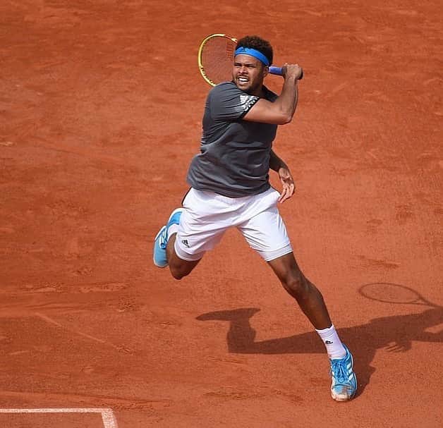 ジョー＝ウィルフリード・ツォンガのインスタグラム：「Demain sur le Court Philippe Chatrier, on va tout donner !!! 👊🏾💥🎾 #TsongaTeam #RG19 @cocodubreuil /FFT」
