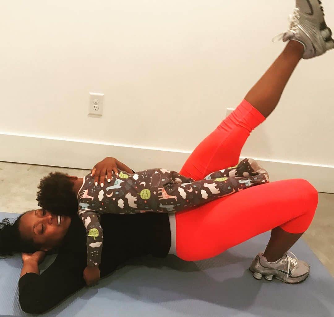 ケシア・ナイト・プリアムさんのインスタグラム写真 - (ケシア・ナイト・プリアムInstagram)「My workout partner ❤️ #MomLife #MommyAndEllaGrace 📸: & kickass workout courtesy of @shanaynorvell」5月29日 2時16分 - keshiaknightpulliam