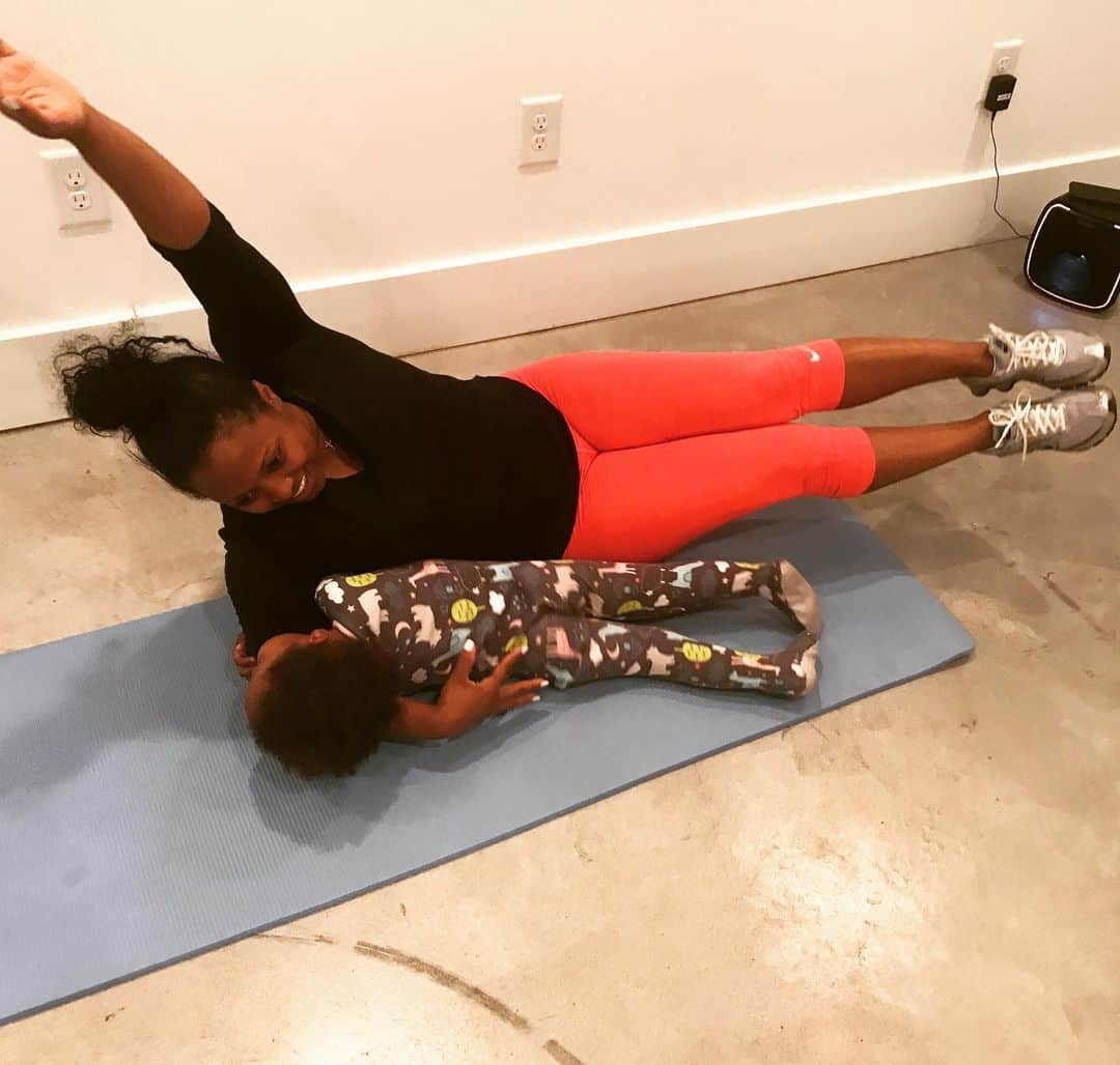 ケシア・ナイト・プリアムさんのインスタグラム写真 - (ケシア・ナイト・プリアムInstagram)「My workout partner ❤️ #MomLife #MommyAndEllaGrace 📸: & kickass workout courtesy of @shanaynorvell」5月29日 2時16分 - keshiaknightpulliam