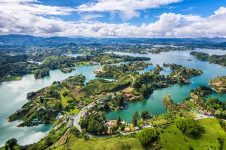 ロンドンフォグさんのインスタグラム写真 - (ロンドンフォグInstagram)「Postcard perfect. #Medellin #TravelTuesday」5月29日 2時37分 - londonfogbrand