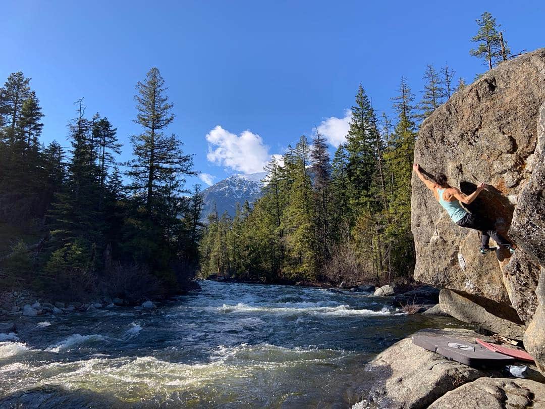 アラーナ・イップのインスタグラム：「One from Leavenworth a few weeks back🌲 It’s been so nice to be home and to get outside again! ⠀⠀⠀⠀⠀⠀⠀⠀⠀ Photo @jj_mah ⠀⠀⠀⠀⠀⠀⠀⠀⠀ @arcteryx @scarpana」