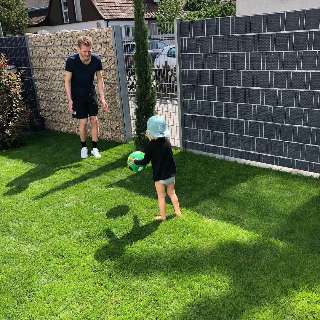 アンドレ・シュールレさんのインスタグラム写真 - (アンドレ・シュールレInstagram)「Showing my little nephew where I started playing football ❤️❤️🙌🏻🙌🏻 @sabrinaschuerrle」5月29日 2時45分 - andreschuerrle