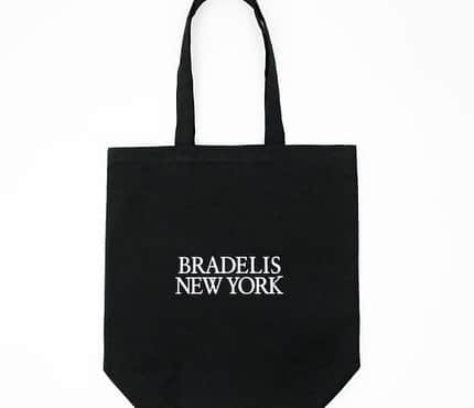 集英社FLAG SHOP（フラッグショップ）さんのインスタグラム写真 - (集英社FLAG SHOP（フラッグショップ）Instagram)「【そごう横浜店期間限定イベント】集英社 FLAG SHOP そごう横浜店では、5/28(火)～6/3(月)まで、あの人気補整下着ブランド「ブラデリスニューヨーク ( @bradelisnewyork_official )」がポップアップショップを開催‼️ 大ヒットの「桃パンツ」や「ジャスミンブラ」などFLAG SHOPでも人気のアイテムを実際にお試しいただけます。  店頭にはフィッティング不要のノンワイヤー商品も多数ご用意しております。 ノンワイヤー商品はご自身でも簡単にご試着いただけますので、お時間がないお客様もぜひ気軽にご来店ください☺︎ さらに、今ならご予約いただいた方＆ご購入いただいた方に先着順で「ブラデリスオリジナルのロゴ入りトートバッグ」プレゼント中です🎁 ※数に限りがございますのであらかじめご了承くださいませ。 みなさまのご来店を心よりお待ちしております❤︎ #集英社flagshop #集英社フラッグショップ #そごう横浜店 #期間限定 #bradelisnewyork #ブラデリスニューヨーク #ブラデリス #補正下着 #育乳 #インナー #下着 #アンダーウェア #きっとブラ革命が起こります #感動 #みなさまのご来店を心よりお待ちしております」5月28日 17時52分 - happyplusstore