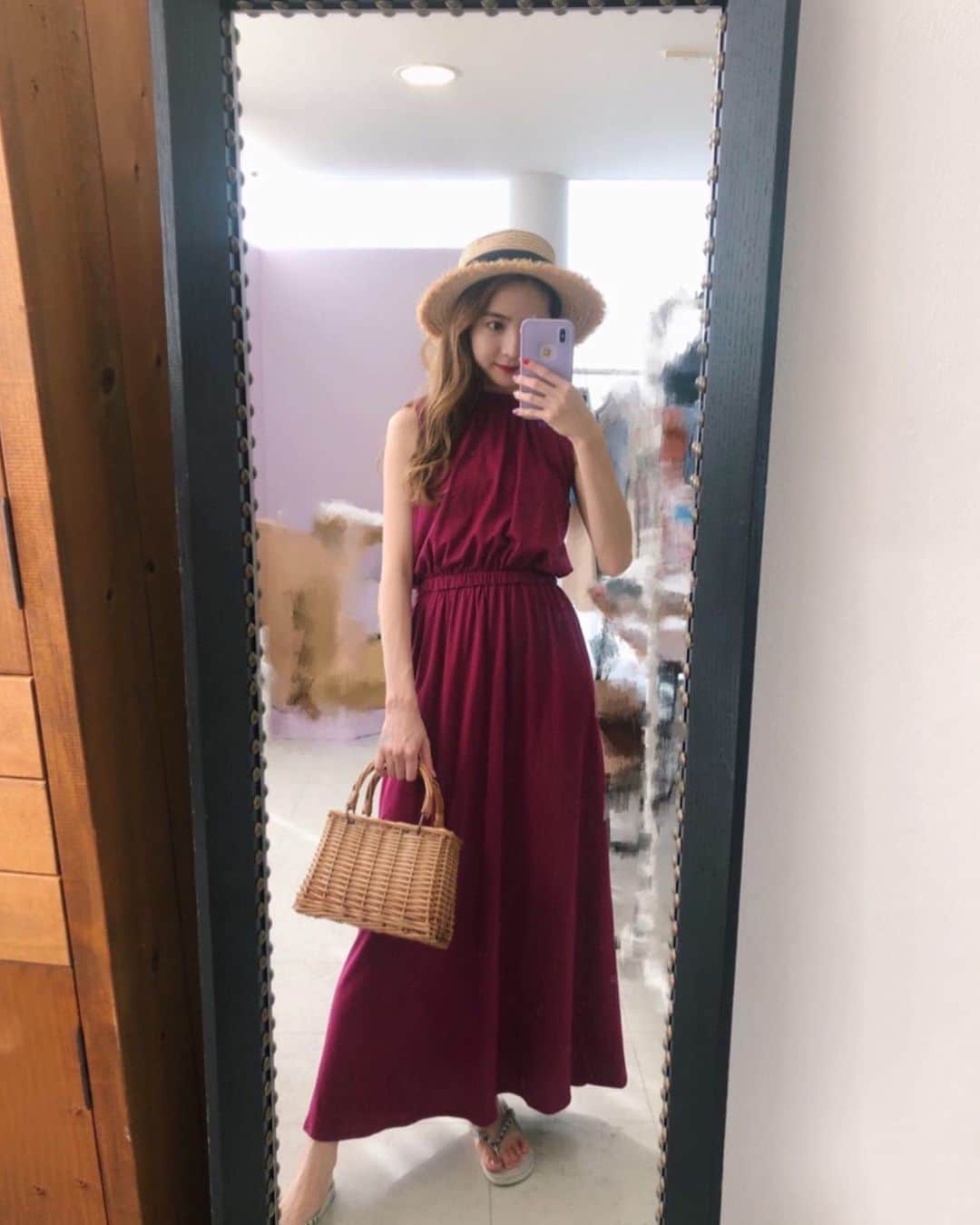 平木愛美のインスタグラム：「撮影合間に撮った私服。  背中がほどよくあいていて、可愛いのです。生地も着心地よく、暑い日に楽に着れる🧸 この日はもはや、ビーサンで現場行っちゃった♡  #ootd #rienda #リエンダ #愛美ふく」