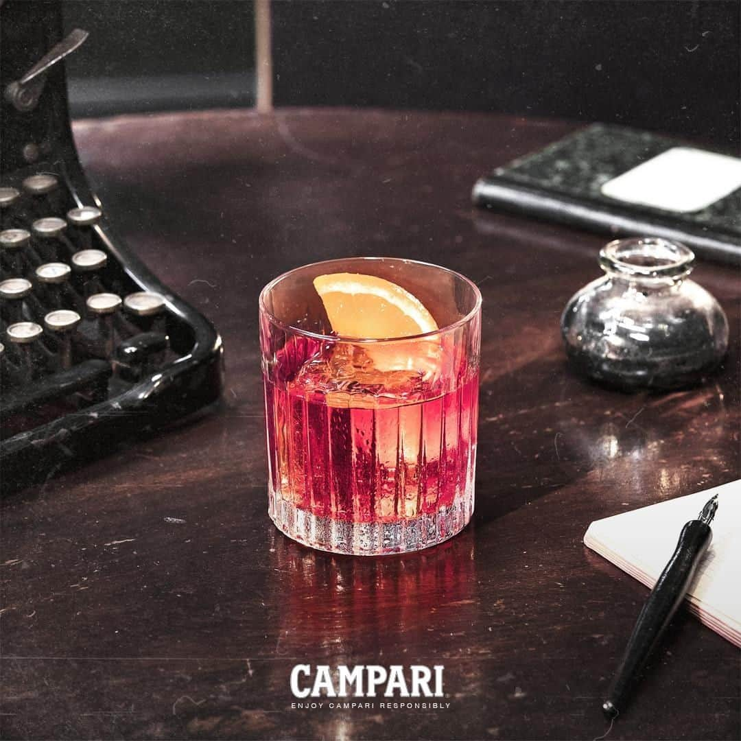 Campari Japanさんのインスタグラム写真 - (Campari JapanInstagram)「フィルム・ノワールの時代は、トレンチコートに戦後のファッションと共に、#ネグローニ はアイコンカクテルとして、モノクロ映画の中でも想像以上の存在を放ちました。2019年は、ネグローニ100周年をカンパリレッドと共に祝いましょう。 #ネグローニウィーク 開催期間は、6月24日(月)〜6月30日(日)まで。是非参加して下さい。⠀ ⠀ #CAMPARI #アペリティーボ #カンパリレッド #Negroni #ネグローニ #イタリア #カクテル #cocktail #mixology #ミクソロジー #ミラノ #drinks #食前酒 #カンパリ  #N100 #negroniweek #ネグローニウィーク #100周年 #お酒 #お酒好き  #バーテンダー #bar」5月28日 18時00分 - camparijapan