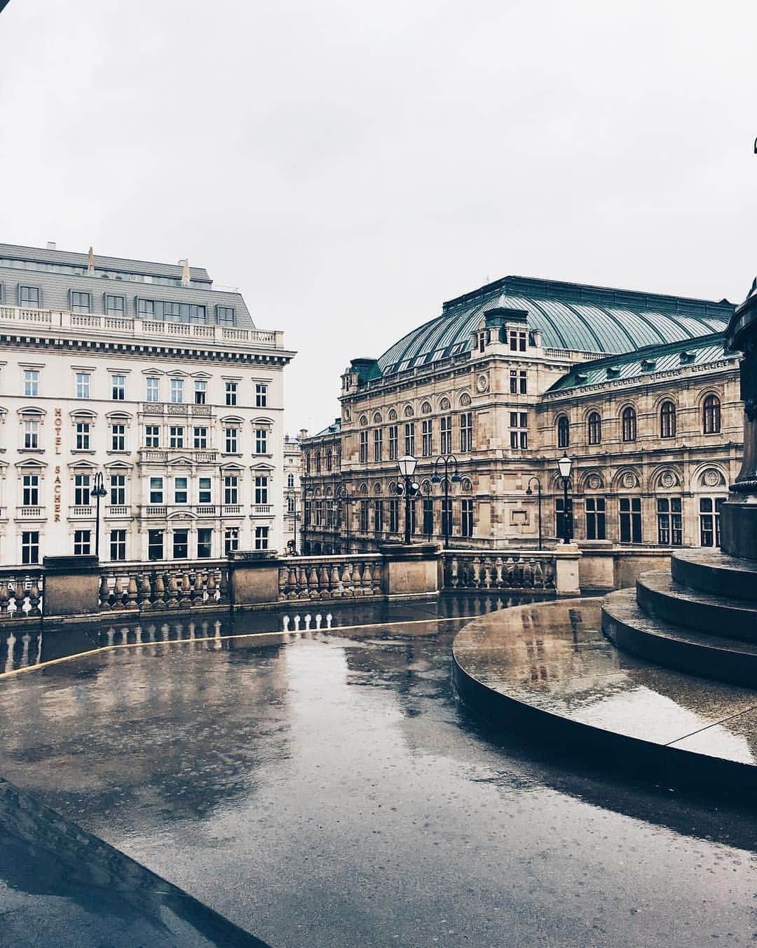 Wien | Viennaさんのインスタグラム写真 - (Wien | ViennaInstagram)「Who would you take with you on a trip to Vienna? Tag him/her/them! 💌☔️ by @teachelini #ViennaNow」5月28日 18時01分 - viennatouristboard