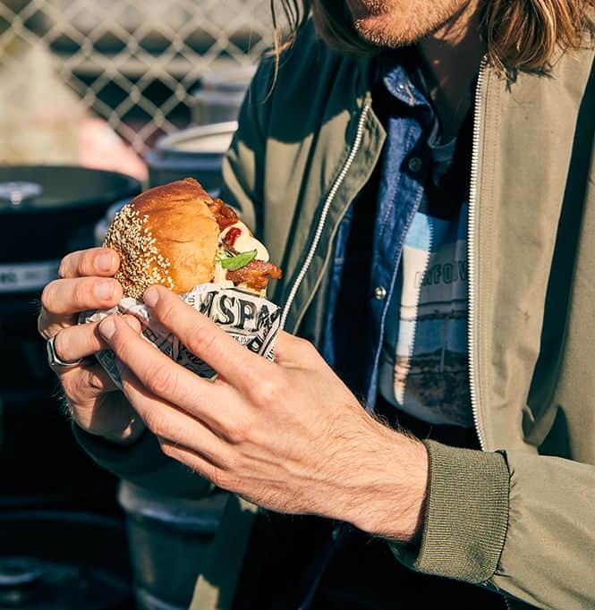ジャック&ジョーンズさんのインスタグラム写真 - (ジャック&ジョーンズInstagram)「Happy Hamburger day. 🍔 Stretch pants is our weapon of choice today! #jackandjones #hamburgerday」5月28日 18時12分 - jackandjones