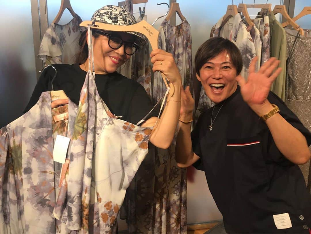 ミラクルひかるさんのインスタグラム写真 - (ミラクルひかるInstagram)「オットダムさんの展示会お邪魔しました！あーエレガントになってみたい！𓆛𓆜𓆝𓆞𓆟𓆛𓆜𓆝𓆞𓆟 なんだか私浮いてるんじがいなめないけれど、感謝です！出来る女性に囲まれてます。憧れます。  #ottodame  #Ottod'Ame #うえまつこうじ #SHEILA #潮田玲子 #SHELLY #押切もえ  #岩崎恭子 #ミラクルひかる」5月28日 18時12分 - miracle_hikaru_official