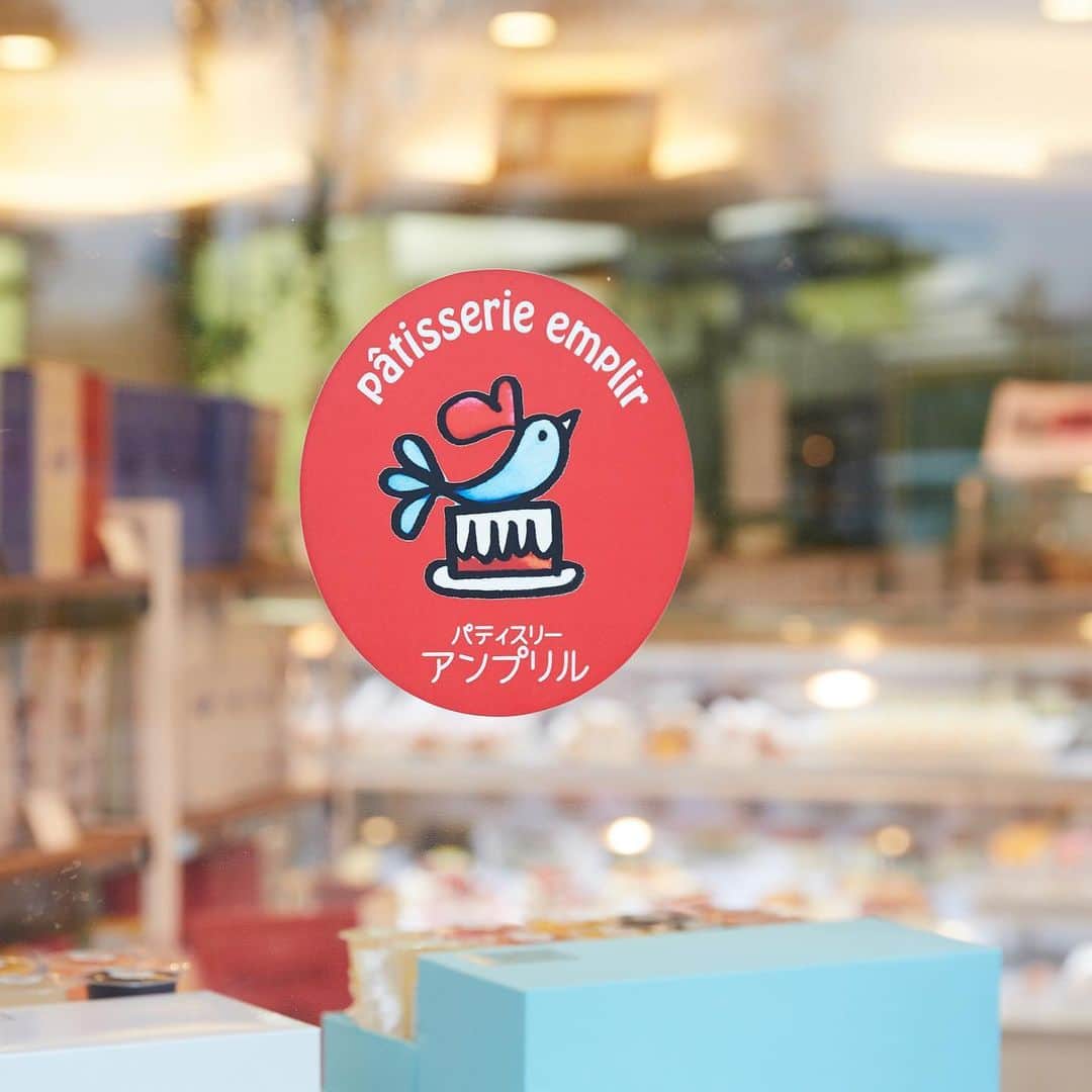 東京メトロ/Find my Tokyo.さんのインスタグラム写真 - (東京メトロ/Find my Tokyo.Instagram)「【challenge523】賞味期限1時間のモンブランを食べよう！  洋菓子の名店ア・ポワンで修行した岡田シェフが北綾瀬で開いたお店がここ「 patisserie emplir（パティスリー アンプリル）」。どのスイーツも食べていただきたいですが、絶対に外せないのが「綾瀬モンブラン」。なんとこのモンブラン、賞味期限が1時間なんです。  #賞味期限1時間ケーキ #パティスリーアンプリル #モンブラン #ダイエットは明日から #驚きの焼きメレンゲ  #スイーツ #東京スイーツ巡り #北綾瀬 #東京別腹スイーツ #甘いものは正義 #findmytokyo #東京メトロ 【あなたのFind my Tokyo.を共有しよう】 ※参加方法が変わりました※ Find my Tokyo.ではあなたが見つけたさまざまな東京の街の「好き」を募集中！「#findmytokyo」をつけて投稿されたお写真をリポストさせていただきます。 . どこ行こう？と迷ったら #findmytokyo をチェック！」5月28日 18時37分 - challenge_find_my_tokyo