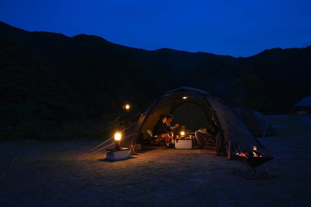 ROOT CO. Designed in HAKONE.さんのインスタグラム写真 - (ROOT CO. Designed in HAKONE.Instagram)「. Camping night. ・ #root_co #rootco #outdoor #outdoors #outdoorphotography #outdoorbrand #outdoordesign #outdoorgear #outdoorlife #camp #campnight #campbrand #campdesign #camper #camping #campingnight #campgear #camplife #lifestyle #outdoorstyle #campstyle #アウトドア #アウトドアギア #アウトドアライフ #キャンプ #キャンプギア #キャンプライフ #ライフスタイル #アウトドアスタイル #キャンプスタイル」5月28日 18時29分 - root_co_official