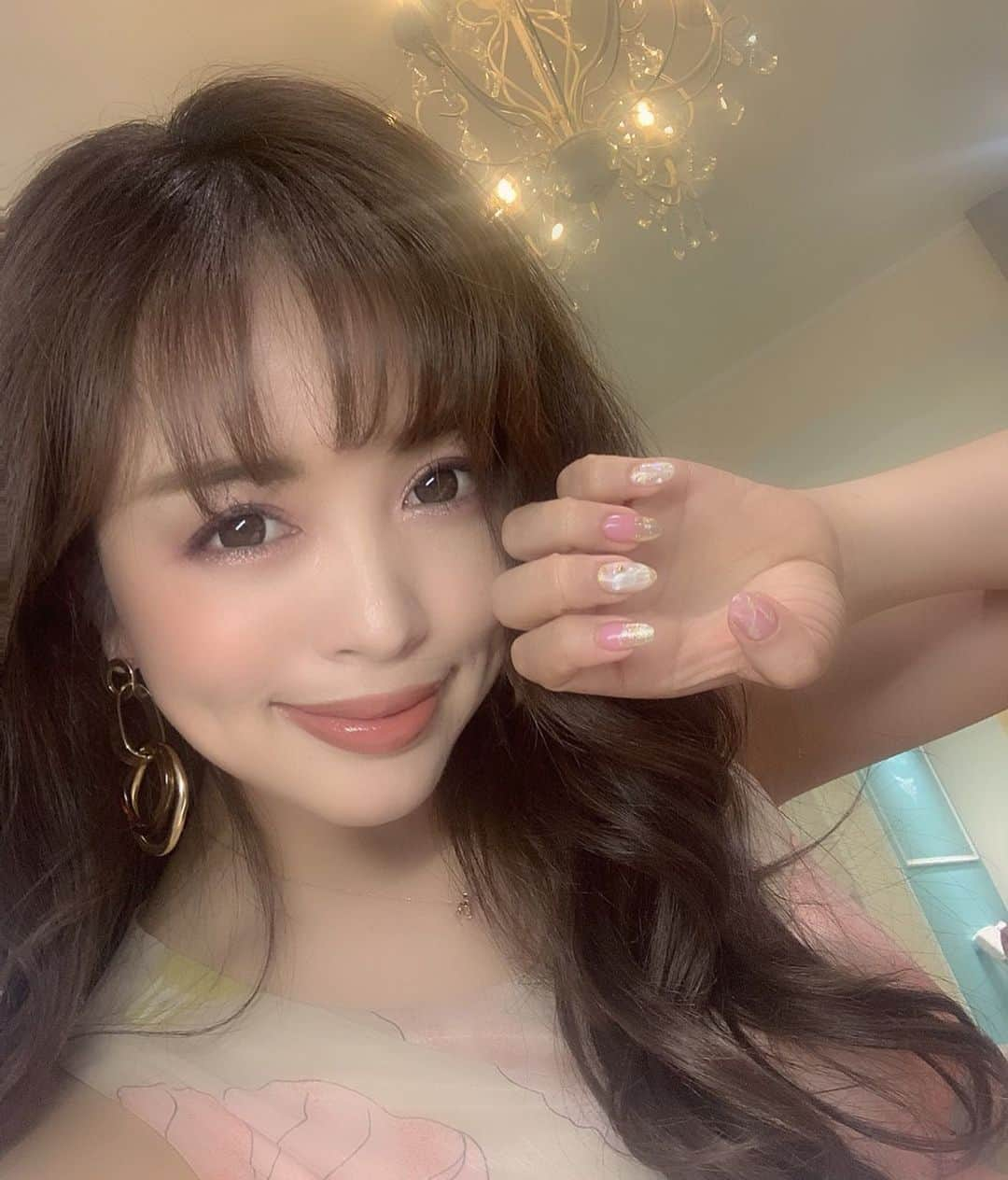 板橋瑠美さんのインスタグラム写真 - (板橋瑠美Instagram)「New nail💅♡ ・ 夏らしいシェルを載せて キラキラnail☻✨ ・ @nailsalon_aliceandco  ありがとうございました💓！！」5月28日 18時31分 - rumi_official_0616