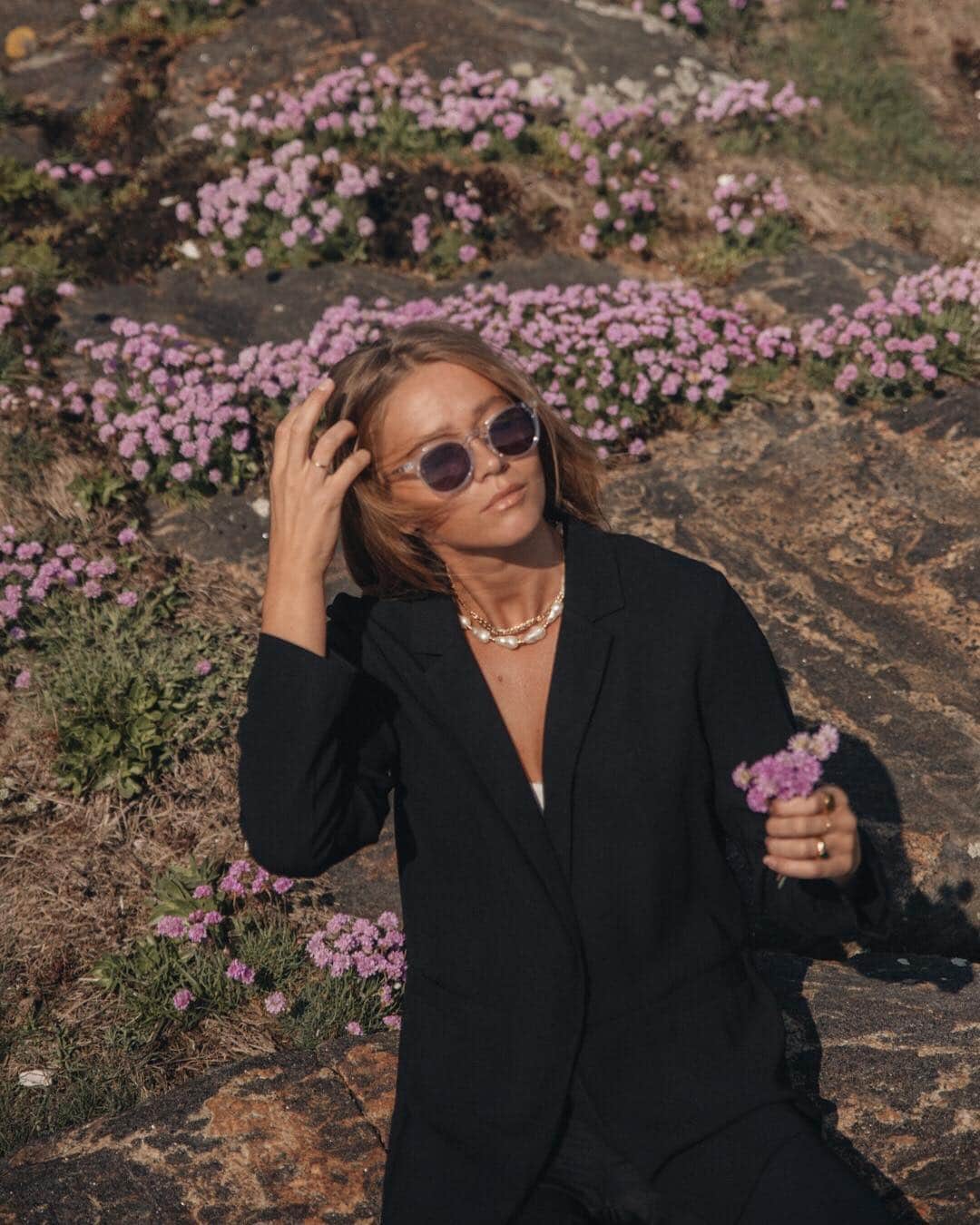 TRIWAさんのインスタグラム写真 - (TRIWAInstagram)「Add a pair of clear frames like our new in Crystal Otto sunnies to your Summer wardrobe to get that effortlessly stylish look like @fannyamandanilsson ☀️」5月28日 18時31分 - triwa