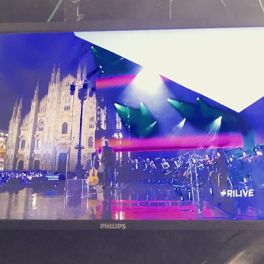 スティングさんのインスタグラム写真 - (スティングInstagram)「Thank you @radioitalia and @virginrecordsita #radioitalialive #ilduomo」5月28日 18時42分 - theofficialsting