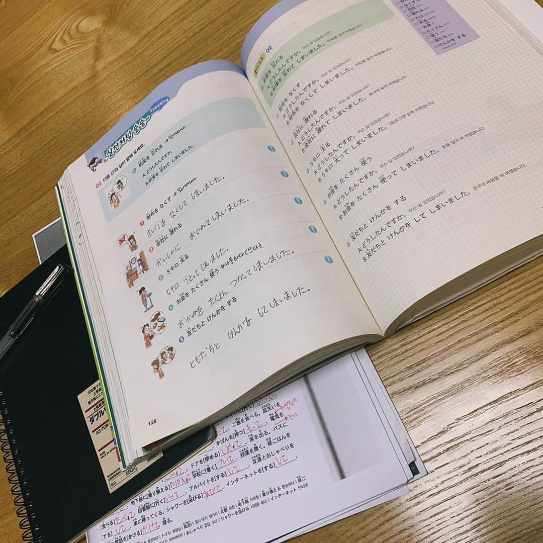 ヨンジョンさんのインスタグラム写真 - (ヨンジョンInstagram)「📚✏️ 공부끝 이제 연습💃」5月28日 18時59分 - uyj__0803