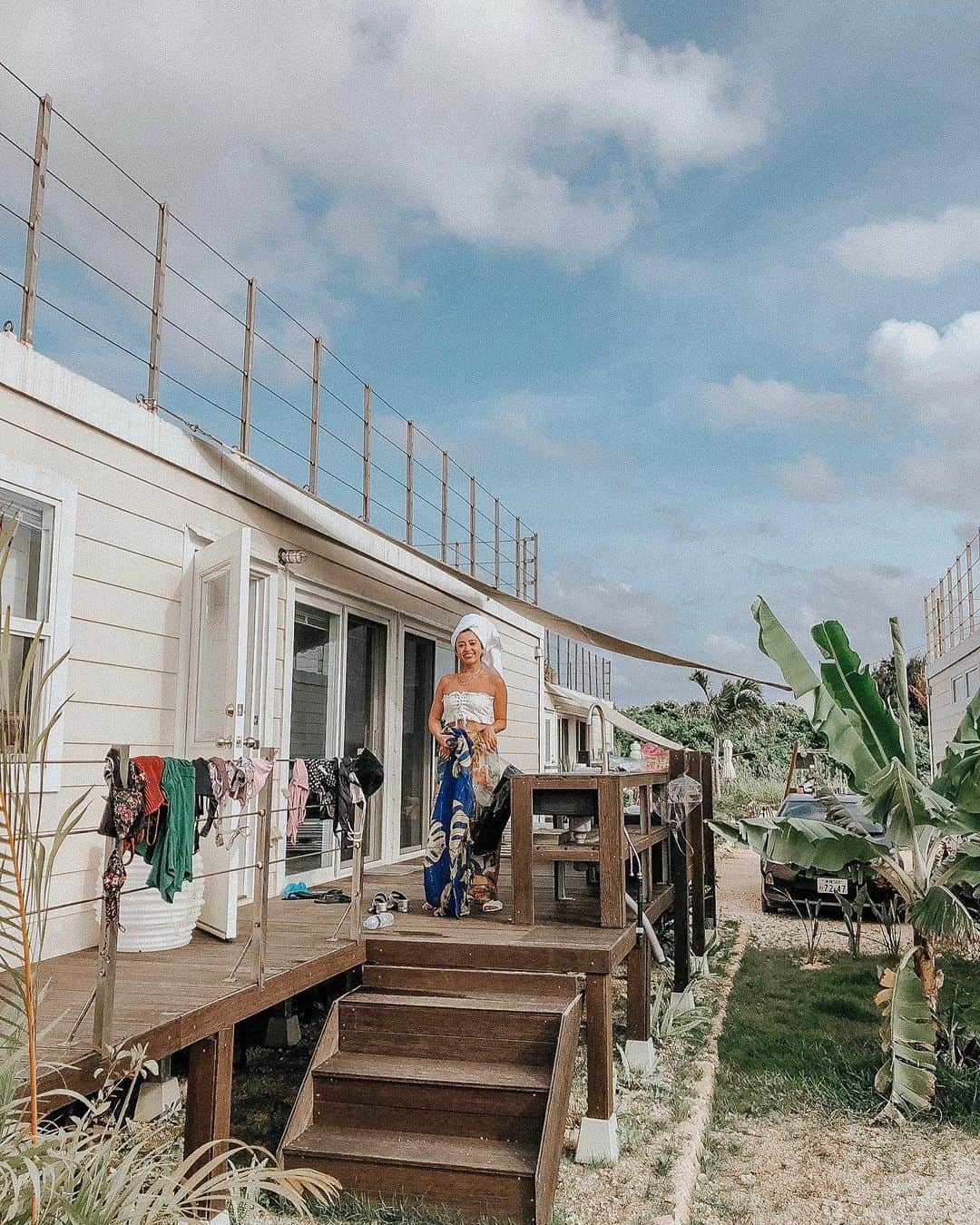 植野有砂さんのインスタグラム写真 - (植野有砂Instagram)「We stayed at the glamping resort @rugu.miyakojima in Miyakojima ❤️ 4 of us shared a room and it was so much fun🥺❤️their bbq was next level🔥初の宮古島は彩乃の後輩が働く @rugu.miyakojima というグランピングリゾートにステイしたよ！1部屋に4人まで泊まれるし何と言ってもBBQが美味しすぎてびっくり🥺29年間食べられなかったピーマンを初めて美味しいと思った！これわたし的に奇跡です✨人気になって欲しくない、人に教えたくないホテル🤣だけど最強ホスピタリティの @mitsugu_ogawa が頑張ってるのでみんな是非宮古島に行くときは泊まってみてね❤️また4人で9月に行っちゃおー🏝✨屋上もあってヨガしたり夕陽見たりゆったりできるし外のスペースも最高。各部屋に駐車スペース有り🚘あーまじ宮古ロスがやばい😩楽しすぎたなぁ、、、貢のおかげで4人の旅が5人の旅になって100倍楽しくなりました！ありがとう！オスオス！ #宮古島 #rugu」5月28日 19時08分 - alisaueno