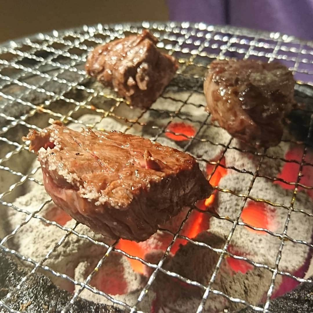 松本康太さんのインスタグラム写真 - (松本康太Instagram)「『育てたタレ(生玉子に焼肉を毎回つけて肉の味をうつしたもの)をかけた卵かけご飯+ハラミのせ♪』江古田にある「圓」と言うお店♪少し馬刺し醤油が入っているらしいよ(^-^)♪ #卵かけご飯 #tkg #赤身肉 #江古田 #圓 #焼肉 #玉子 #卵 #たまご #美味しい #たまごかけごはん #ハラミ #レギュラー松本 #あるある探検隊 #グルメ探検隊 #飯テロ #肉山 #系列」5月28日 19時09分 - aruarutankentai.matsumoto