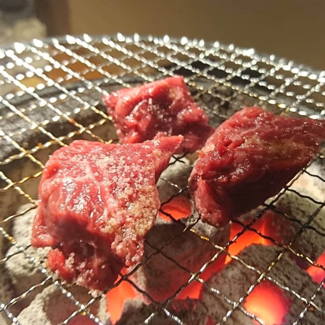 松本康太さんのインスタグラム写真 - (松本康太Instagram)「『育てたタレ(生玉子に焼肉を毎回つけて肉の味をうつしたもの)をかけた卵かけご飯+ハラミのせ♪』江古田にある「圓」と言うお店♪少し馬刺し醤油が入っているらしいよ(^-^)♪ #卵かけご飯 #tkg #赤身肉 #江古田 #圓 #焼肉 #玉子 #卵 #たまご #美味しい #たまごかけごはん #ハラミ #レギュラー松本 #あるある探検隊 #グルメ探検隊 #飯テロ #肉山 #系列」5月28日 19時09分 - aruarutankentai.matsumoto