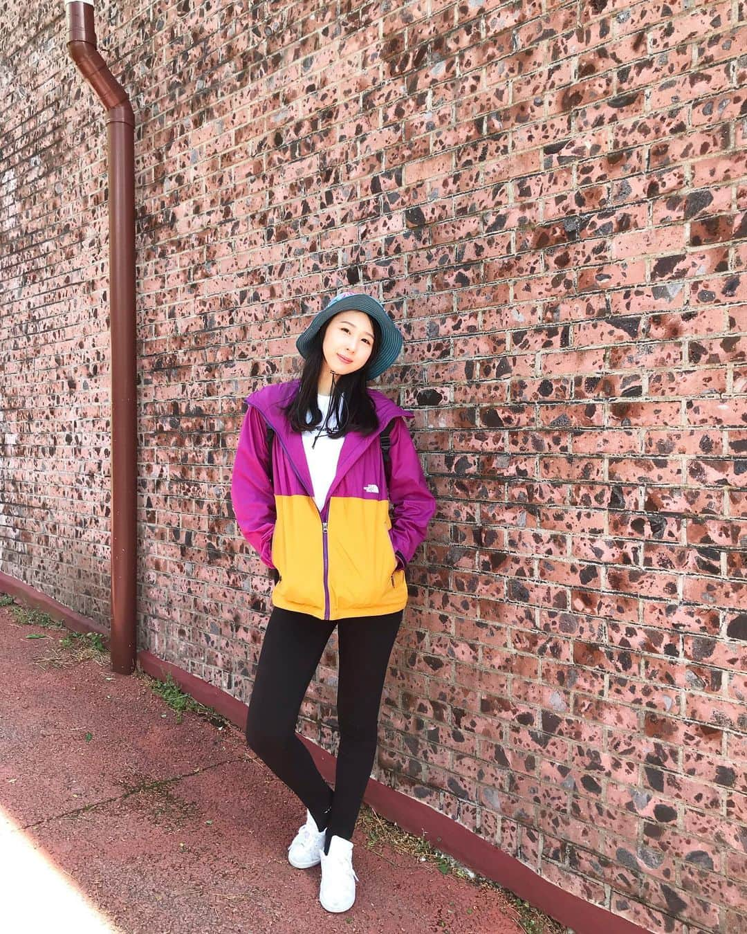 ときさんのインスタグラム写真 - (ときInstagram)「登山用に ヒロロの @bp.hirosaki さんで#thenorthface のジャンパーとTシャツと帽子を購入しました✨ ・ 山だったのでTシャツだけでは肌寒かったし、風邪も強くて、日差しも眩しかったのでとても役に立ちました💓 ・ ・ ・ #青森県 #弘前 #ヒロロ #ベーネポスト #ザノースフェイス #aomori #hirosaki #hiroro #benepost #we_love_jeju2019 #韓国 #koria #済州#済州島 #jeju #jejuland #제주도 #済州島観光 #済州島旅行 #ハルラ山 #漢拏山 #オスンセンアク #御乗生岳 #登山 #登山ファッション #登山女子 #登山初心者  @bp.hirosaki  @thenorthface」5月28日 19時26分 - toki_ringomusume