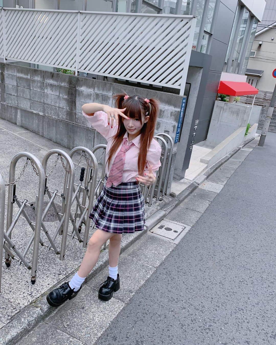 椎名ひかり（ひかりん）さんのインスタグラム写真 - (椎名ひかり（ひかりん）Instagram)「#原宿 #制服コーデ  #ぴかりん #椎名ひかり #ぴ様  KERAレジェンドな原宿モデルが8人集まるイベントが6月11日にありますDEATH！！！待ってるよ。」5月28日 19時33分 - pikarin_shiina