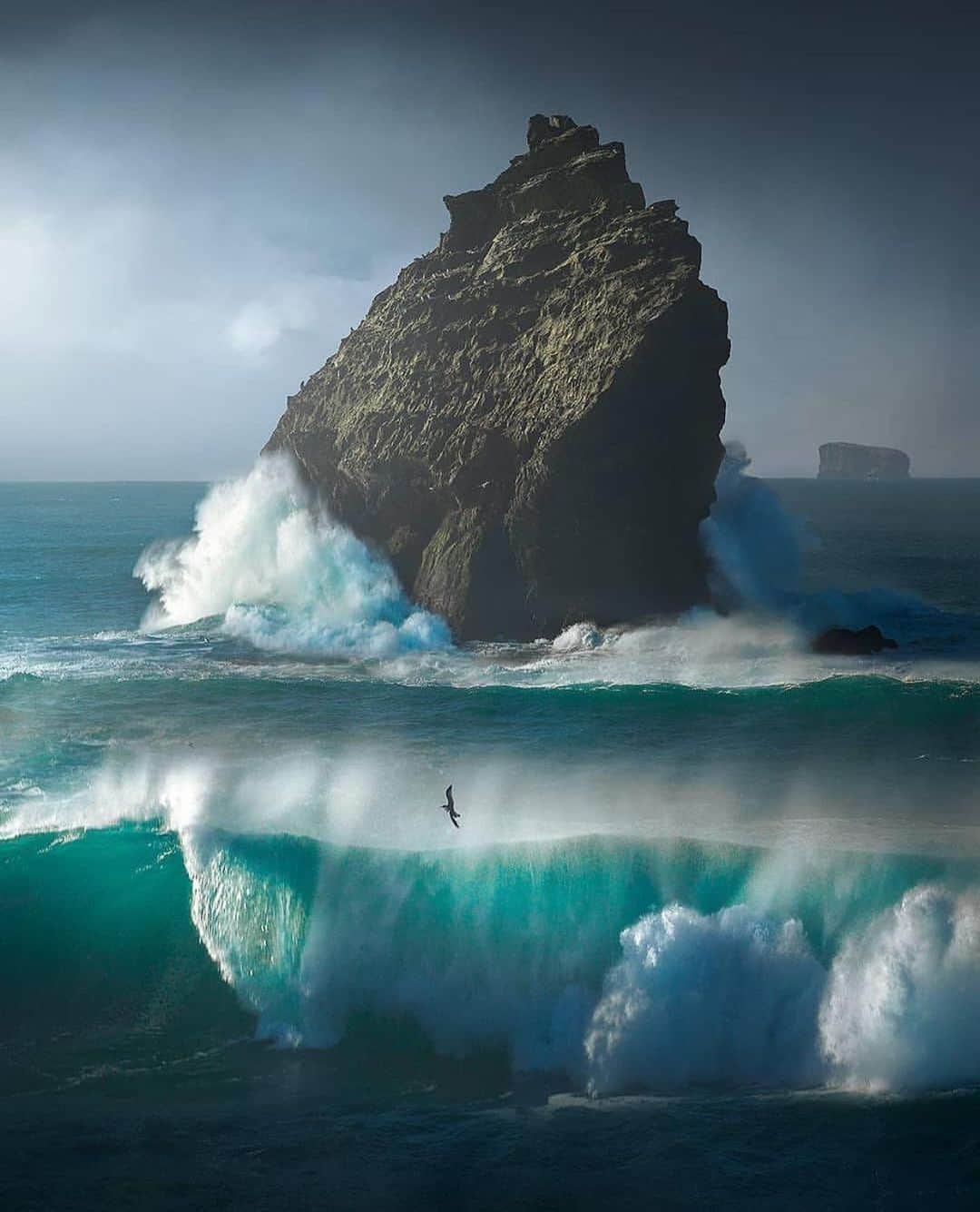 Canon Photographyさんのインスタグラム写真 - (Canon PhotographyInstagram)「These waves in Iceland are crazy! Photography |  @simona_br_photography  #waves #ocean #Iceland  #landscape」5月28日 19時34分 - cpcollectives