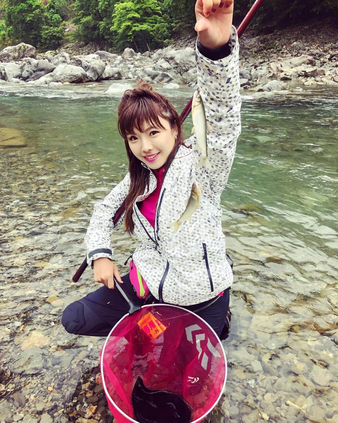 宮田亜夢さんのインスタグラム写真 - (宮田亜夢Instagram)「イエイ✌️﻿ ﻿﻿ ﻿﻿ #三重県﻿﻿ ﻿﻿ ﻿﻿#ライトスタイル﻿﻿ ﻿﻿﻿ ﻿﻿﻿﻿ ﻿﻿﻿﻿ #ダイワ #DAIWA#釣りガール#鮎釣り #友釣り#ルアー#lure#fishing#海釣り#海 #angler #fishinglife#釣り女子 #fish #宮田亜夢#sports#instagood  #筋トレ女子 #workout  #筋肉 #fitness #training  #筋トレ #ファッション #エクササイズ#lure#トレーニング」5月28日 19時37分 - ayu_9992_